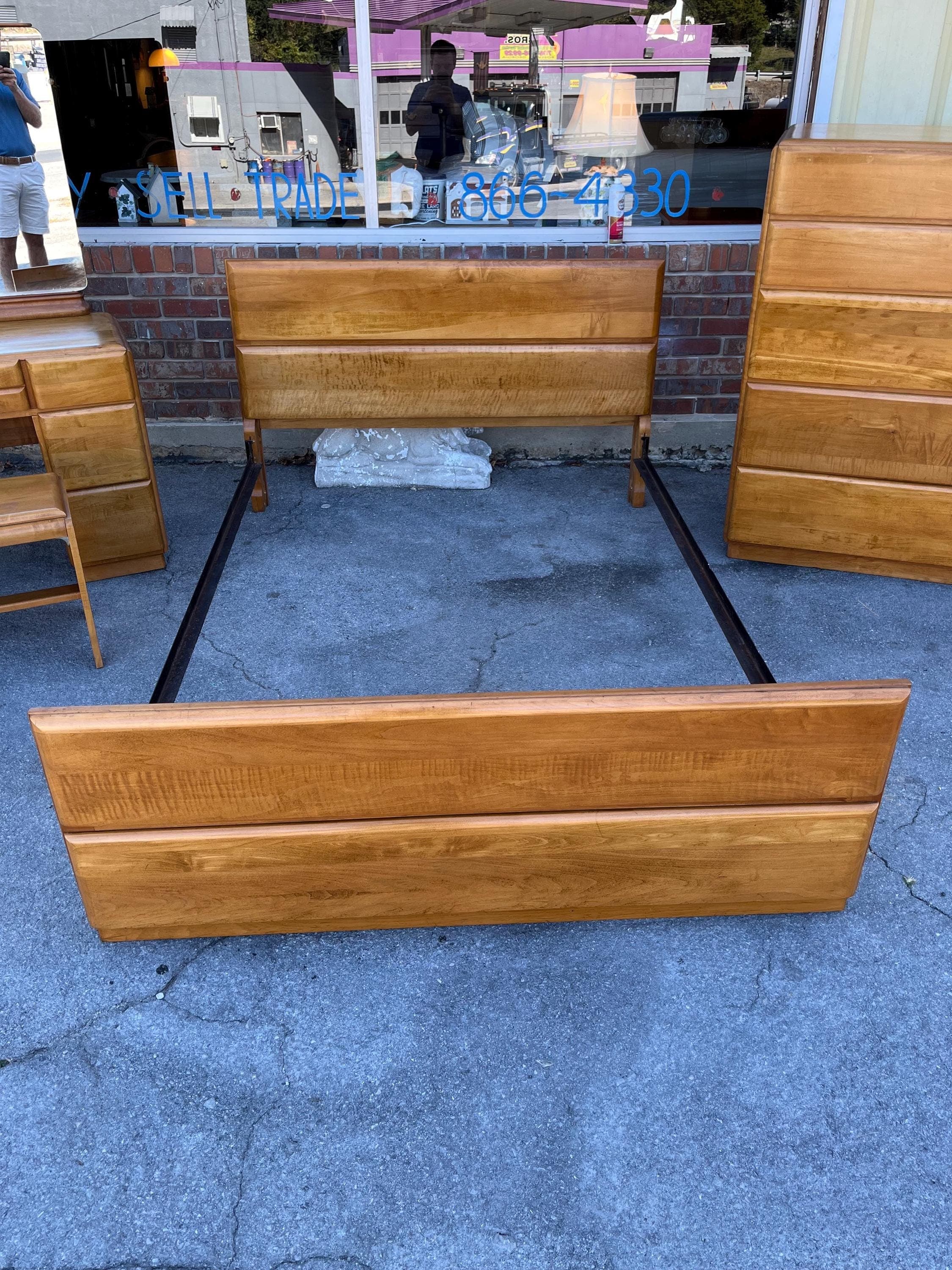 Mid-Century Star Dust Bedroom Suite Designed by Russel Wright - Thumbnail 2