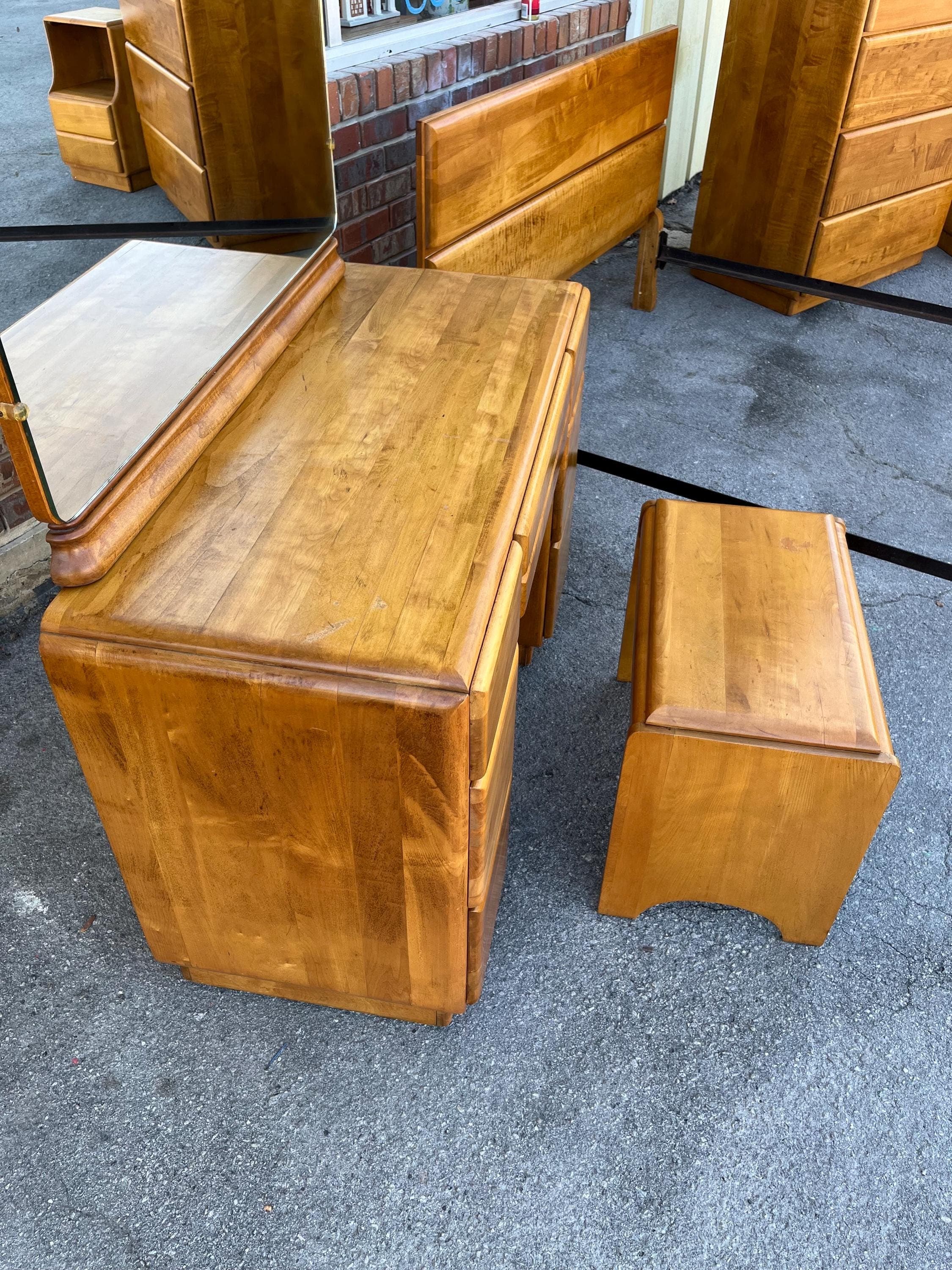 Mid-Century Star Dust Bedroom Suite Designed by Russel Wright - Thumbnail 5