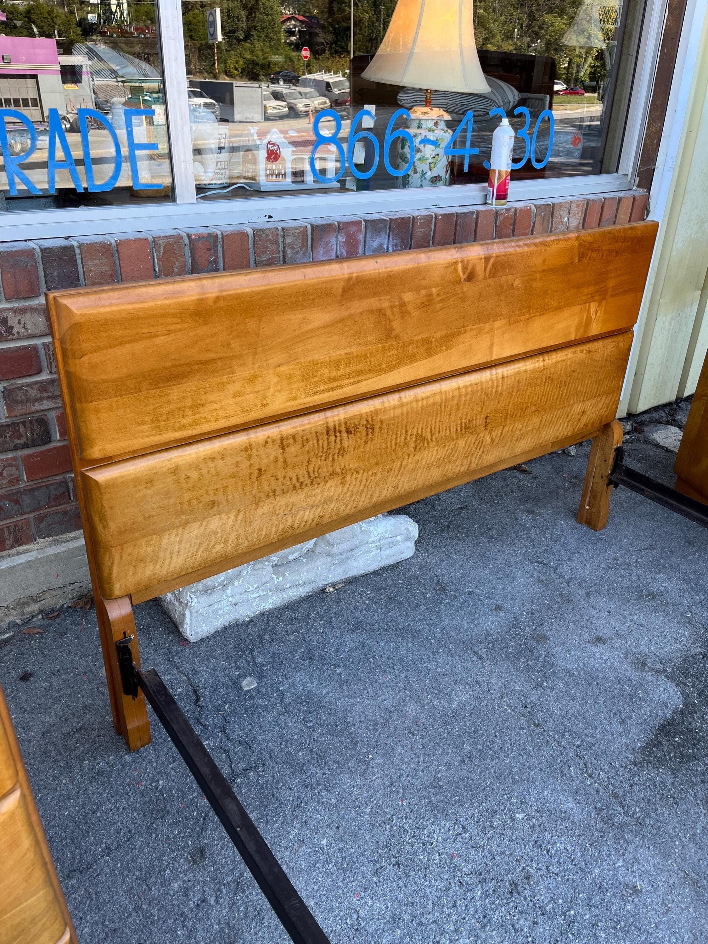 Mid-Century Star Dust Bedroom Suite Designed by Russel Wright - Thumbnail 6