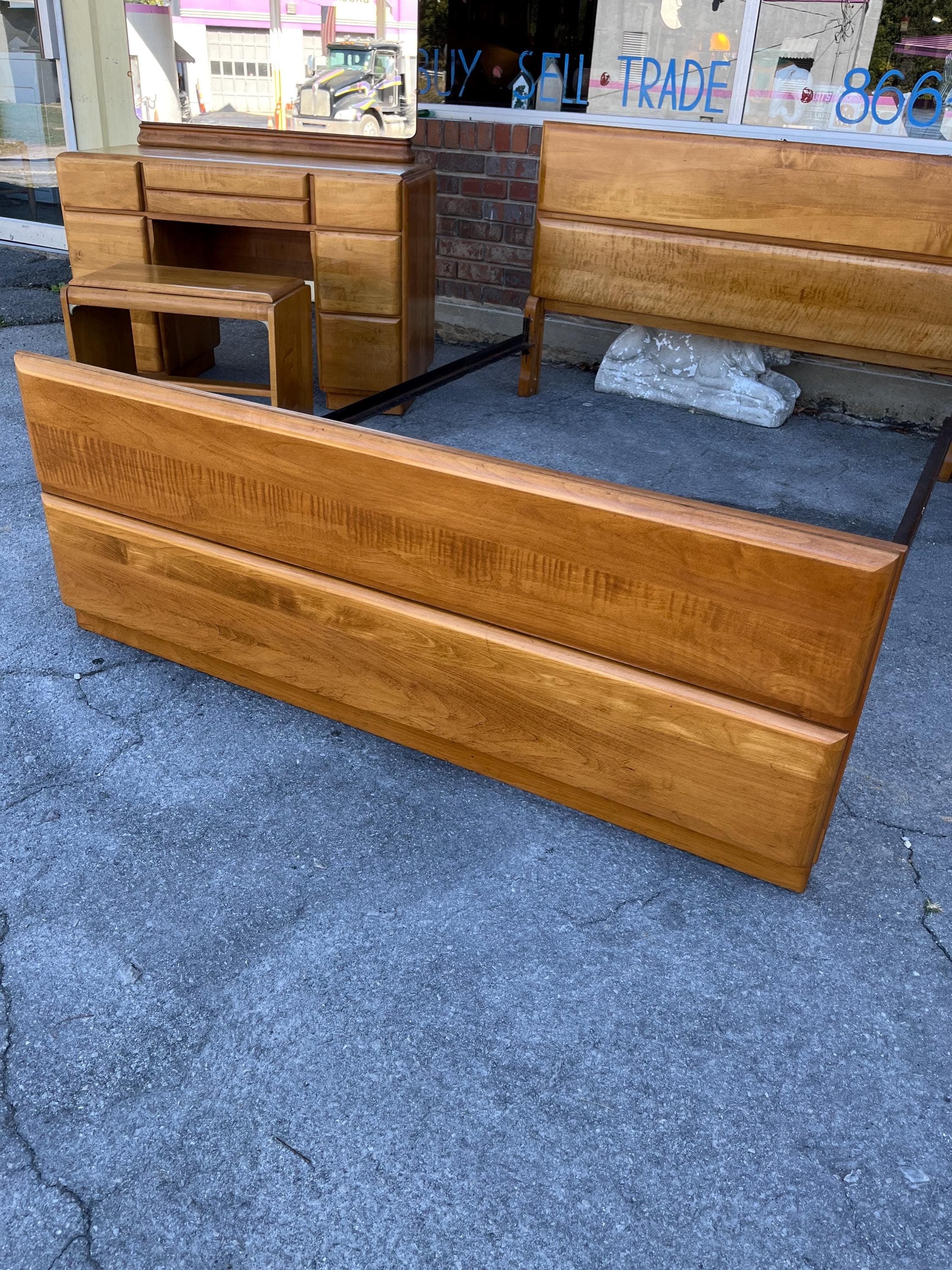 Mid-Century Star Dust Bedroom Suite Designed by Russel Wright - Thumbnail 9