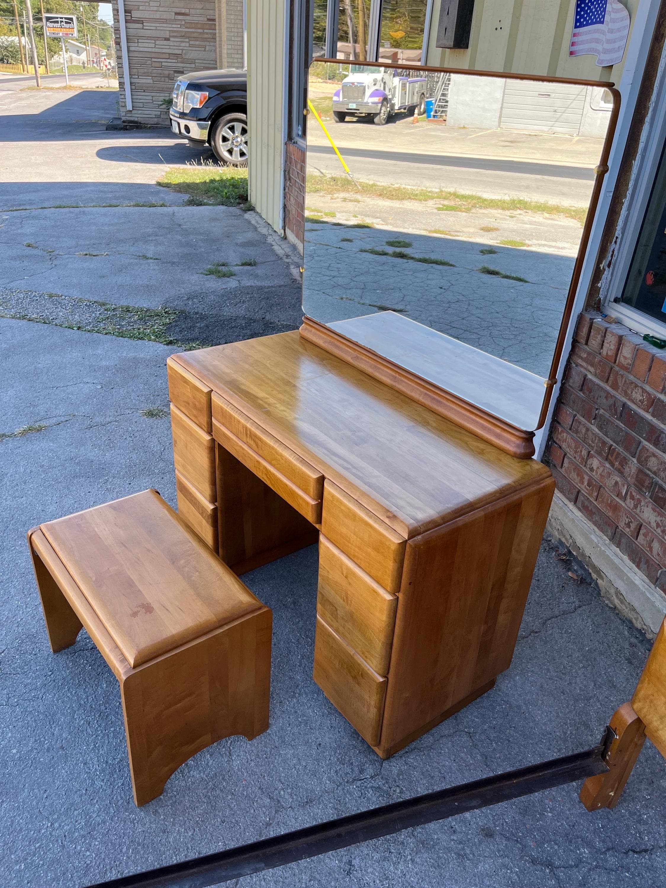 Mid-Century Star Dust Bedroom Suite Designed by Russel Wright - Thumbnail 7