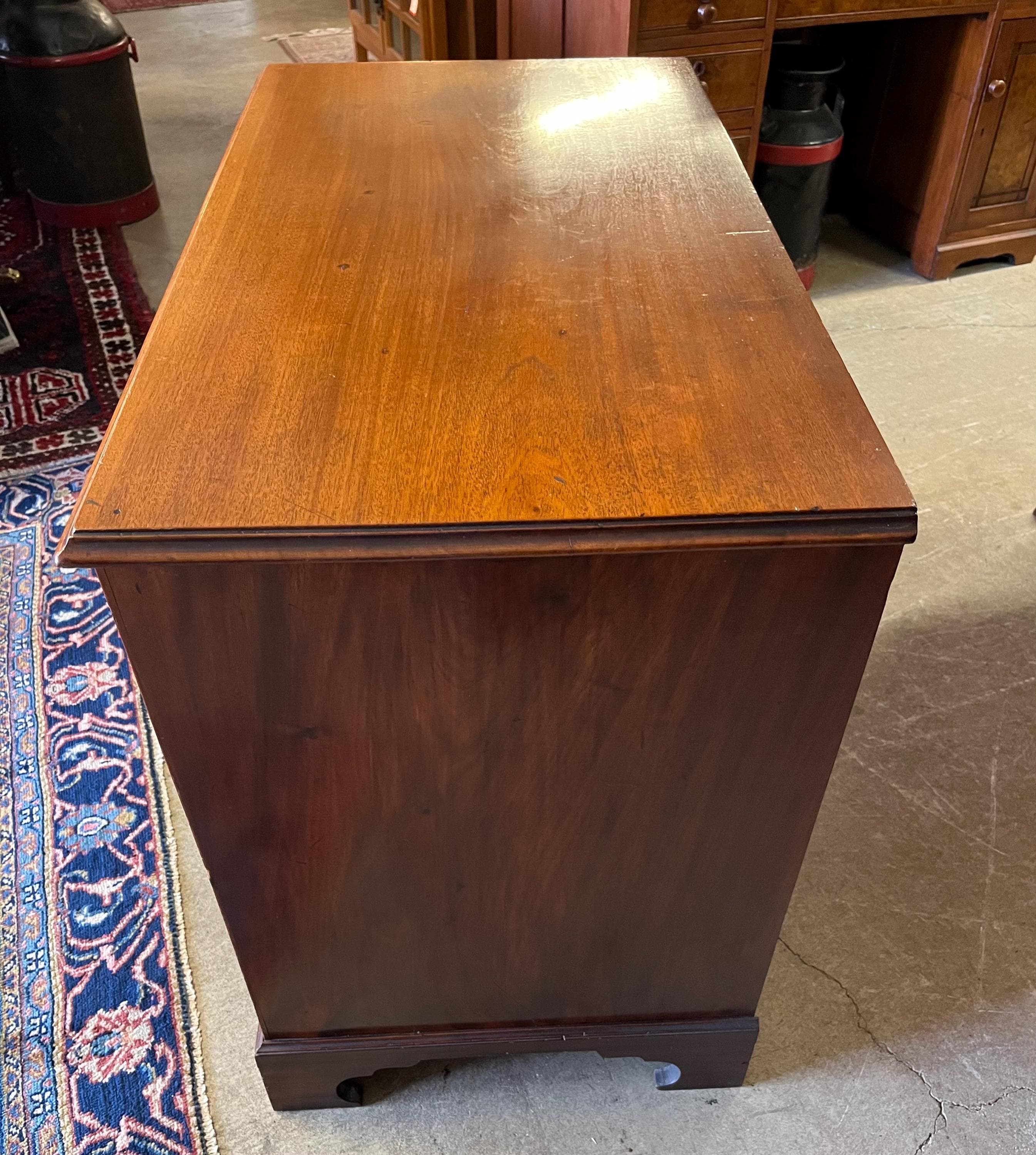 Antique American Mahogany Kneehole Desk - Thumbnail 4