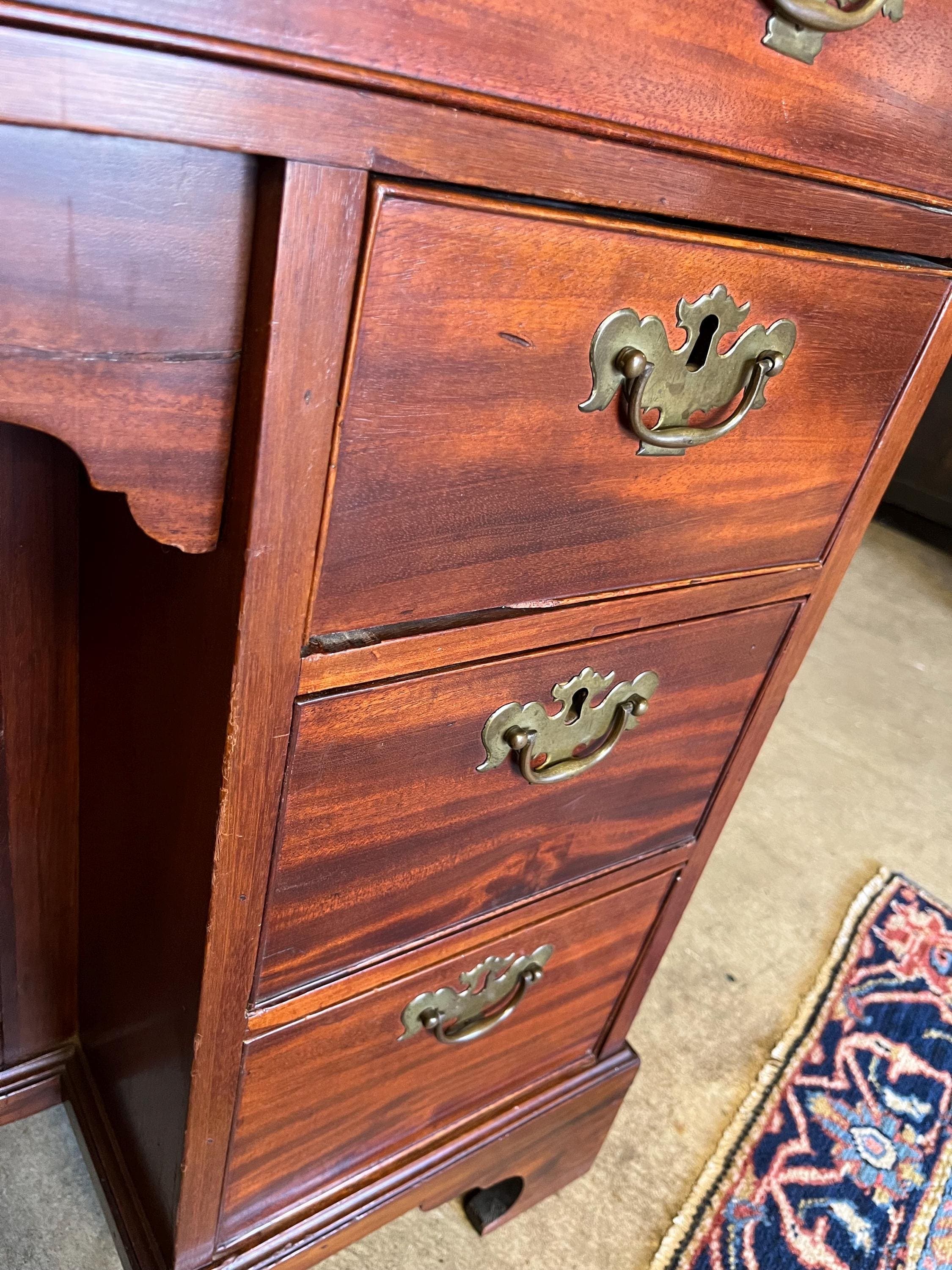 Antique American Mahogany Kneehole Desk - Thumbnail 9