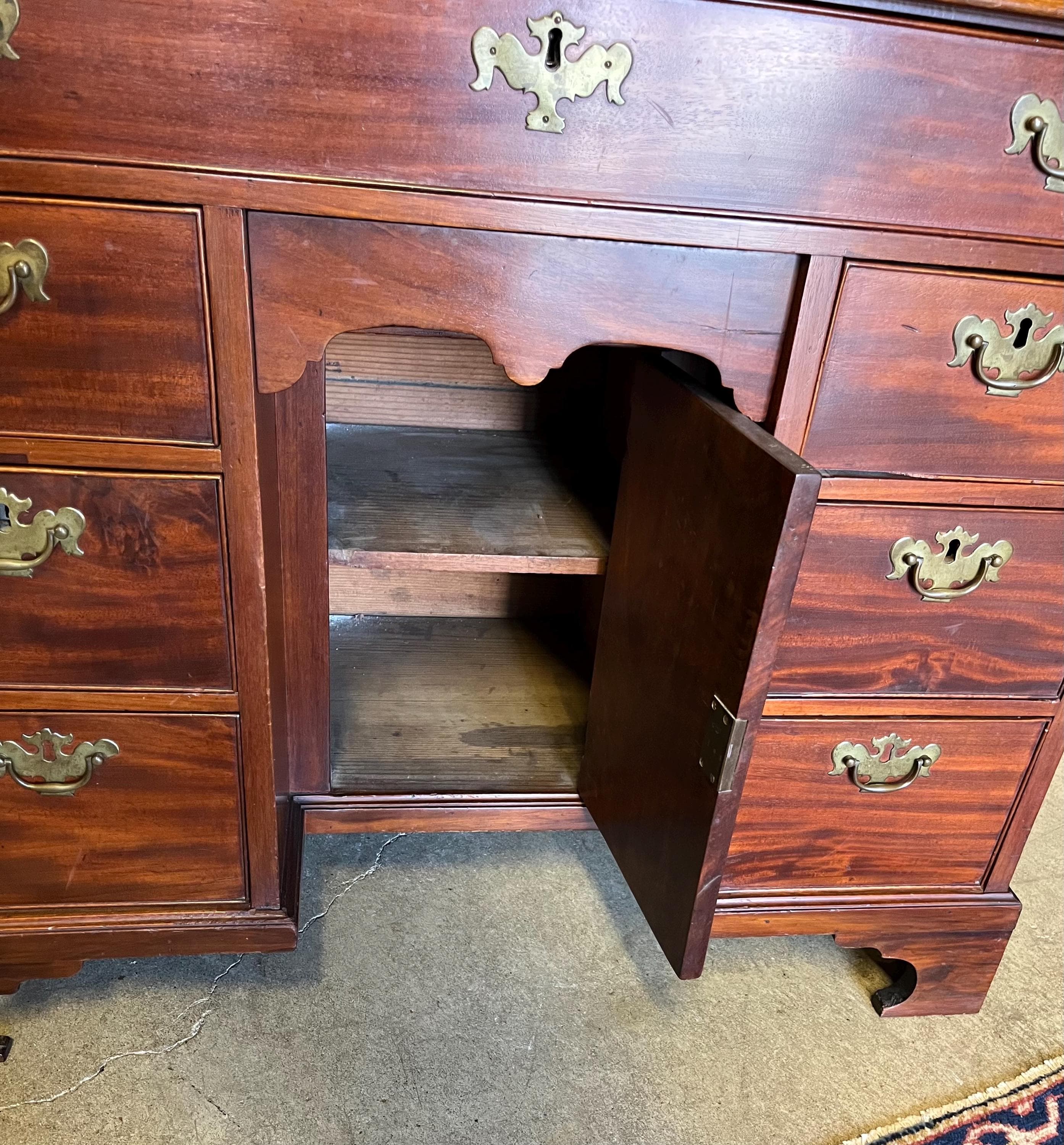 Antique American Mahogany Kneehole Desk - Thumbnail 11