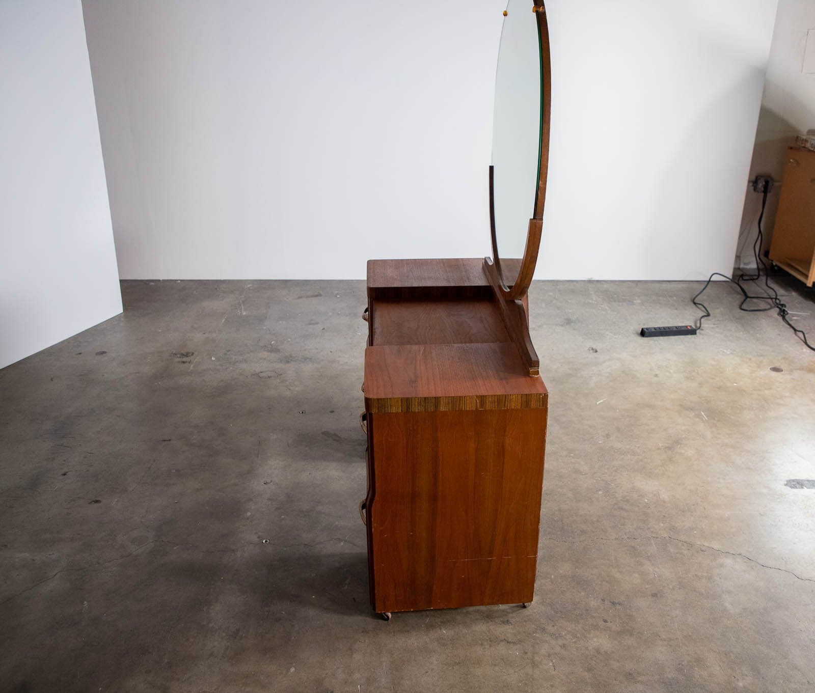 Vintage Vanity with Mirror and 4 Drawers - Thumbnail 5