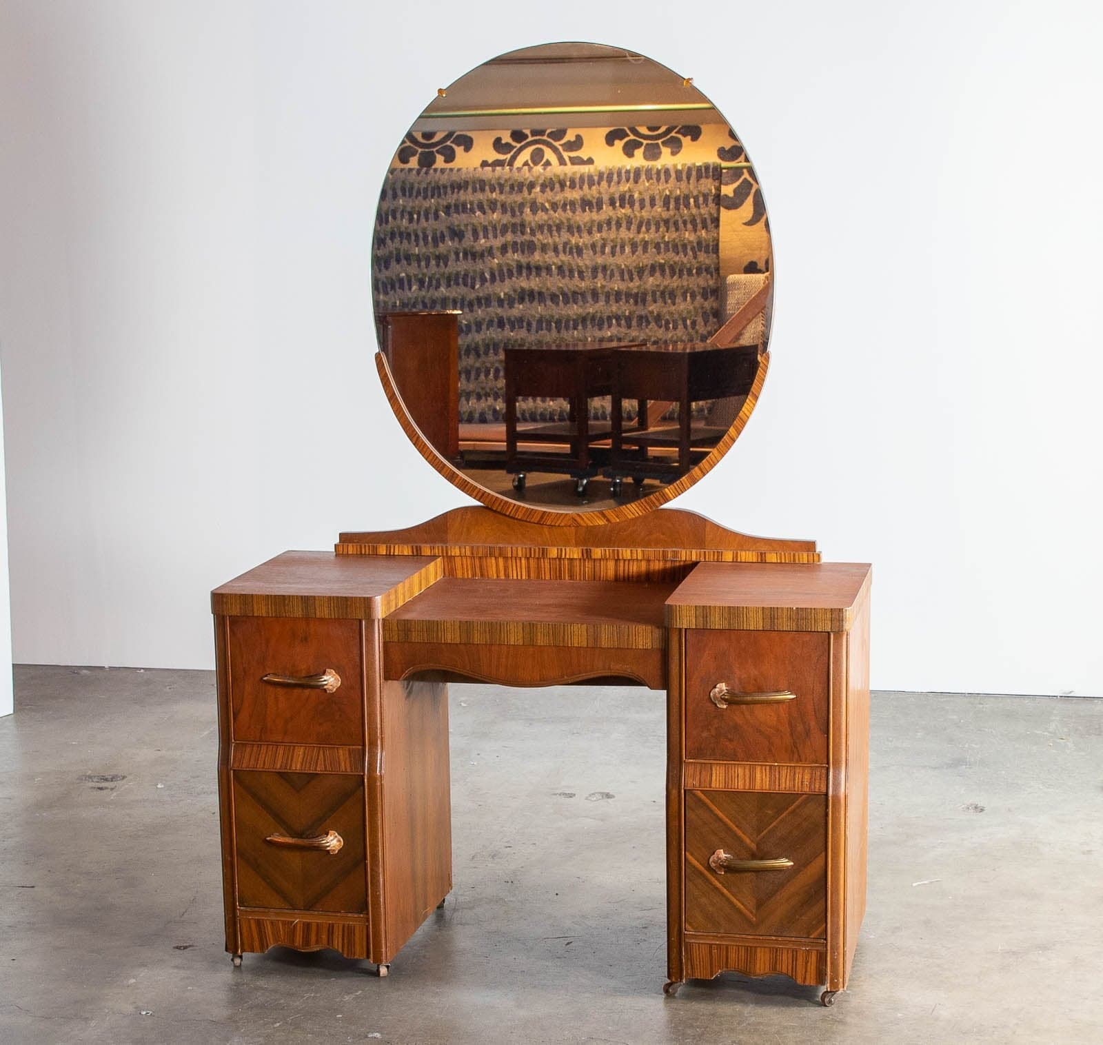 Vintage Vanity with Mirror and 4 Drawers - Thumbnail 2