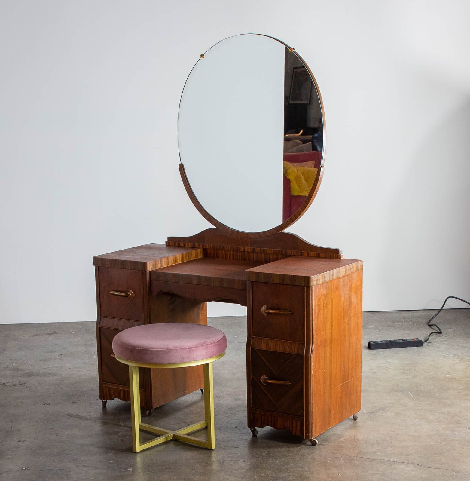 Vintage Vanity with Mirror and 4 Drawers - Thumbnail 7