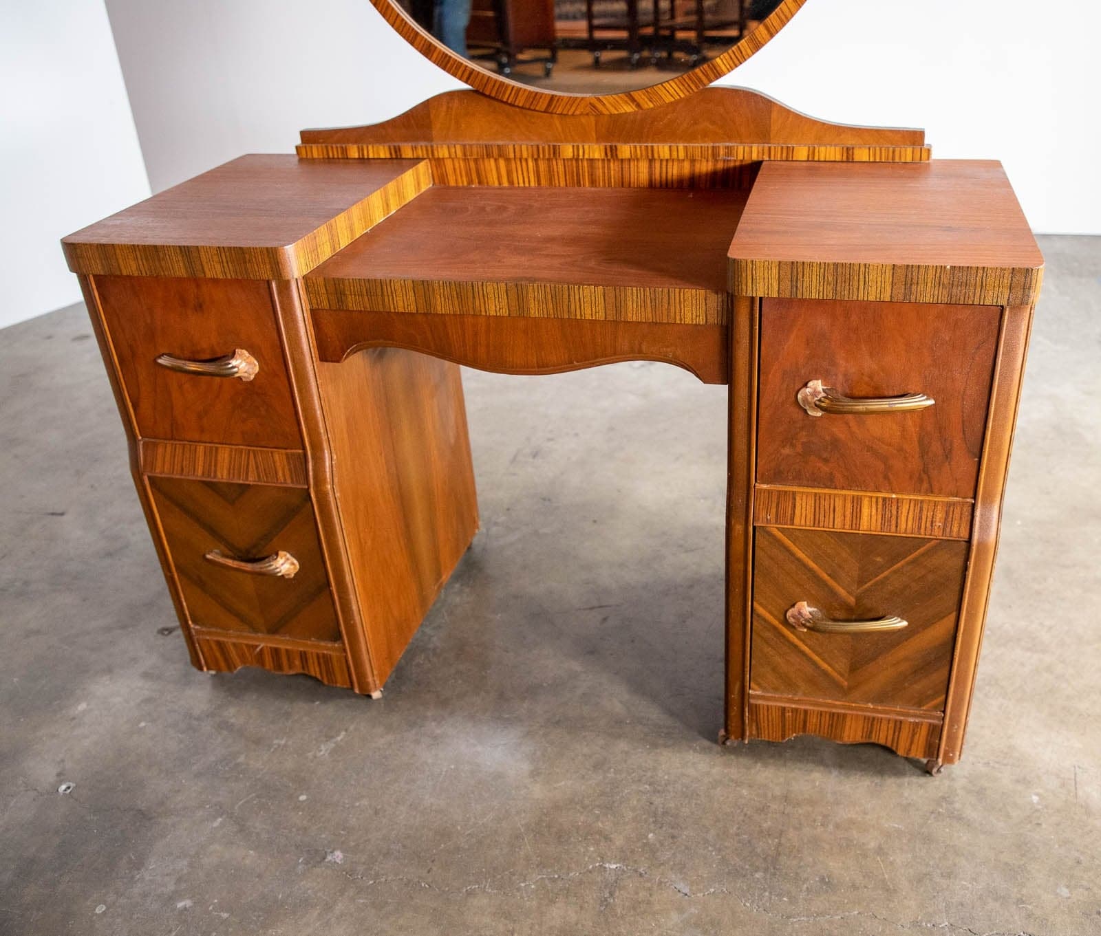 Vintage Vanity with Mirror and 4 Drawers - Thumbnail 4