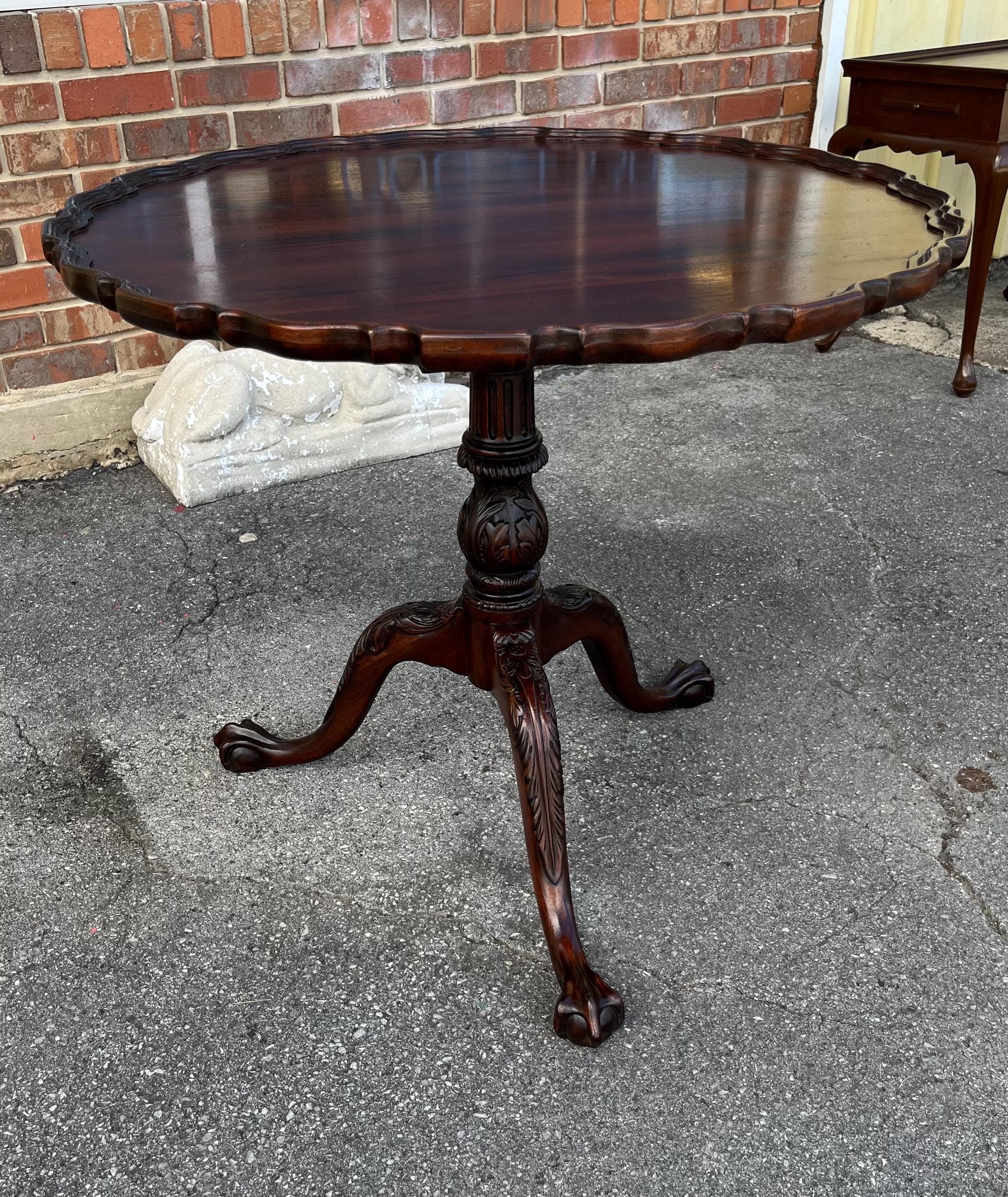 Wellington Hall Tilt Top Pie Crust Table - Thumbnail 8