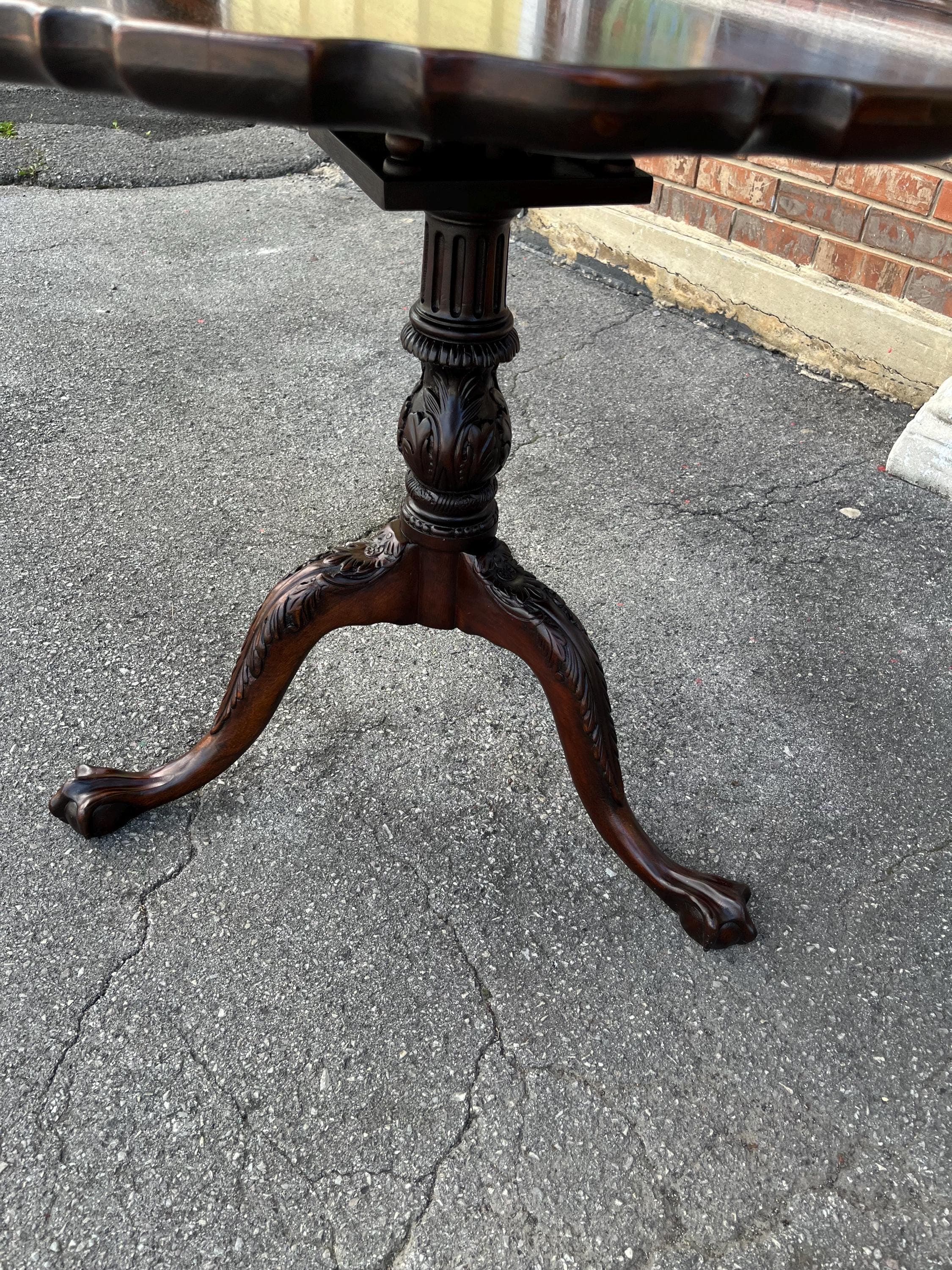 Wellington Hall Tilt Top Pie Crust Table - Thumbnail 12