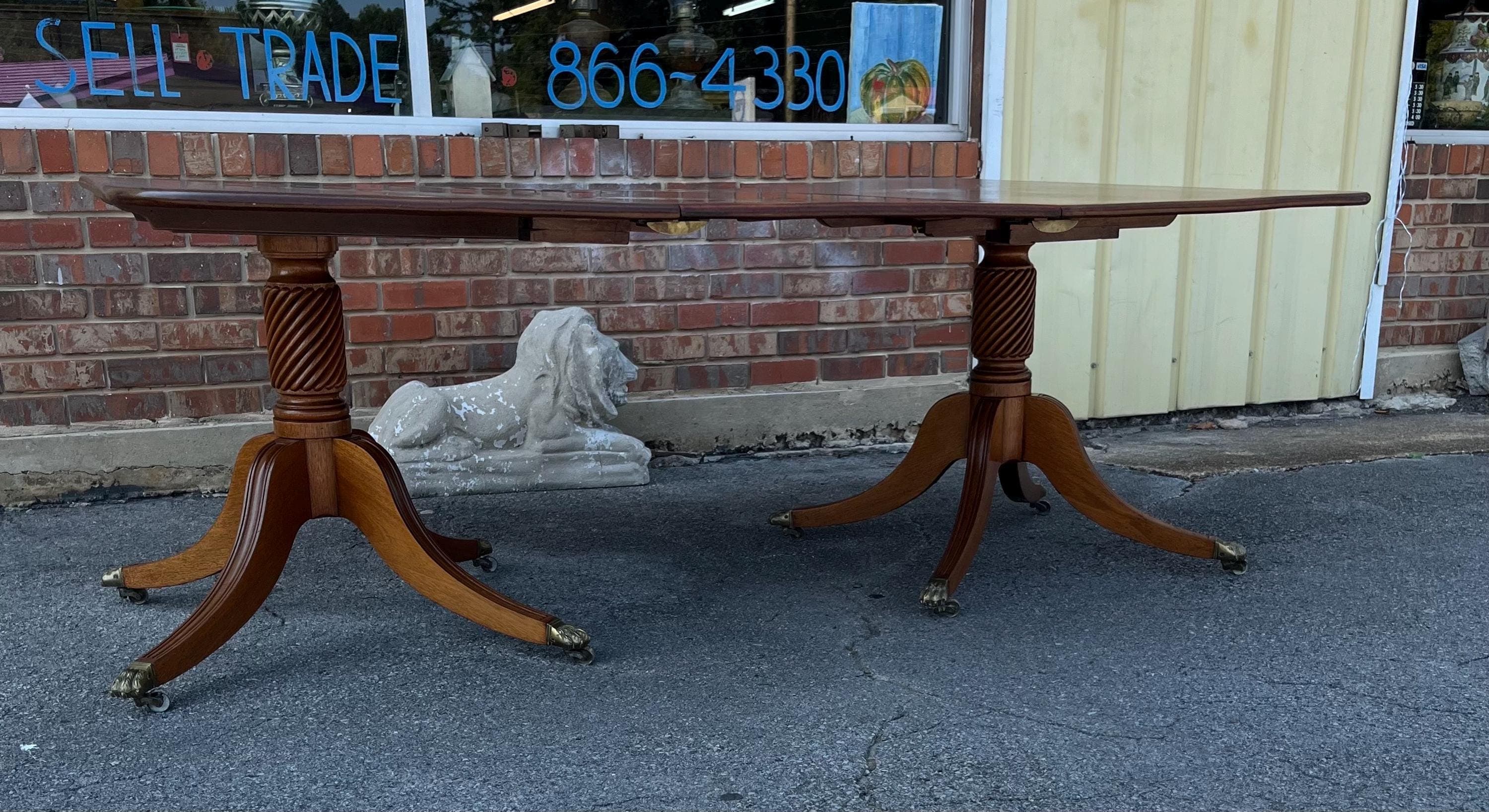 Double Pedestal Table - Thumbnail 4