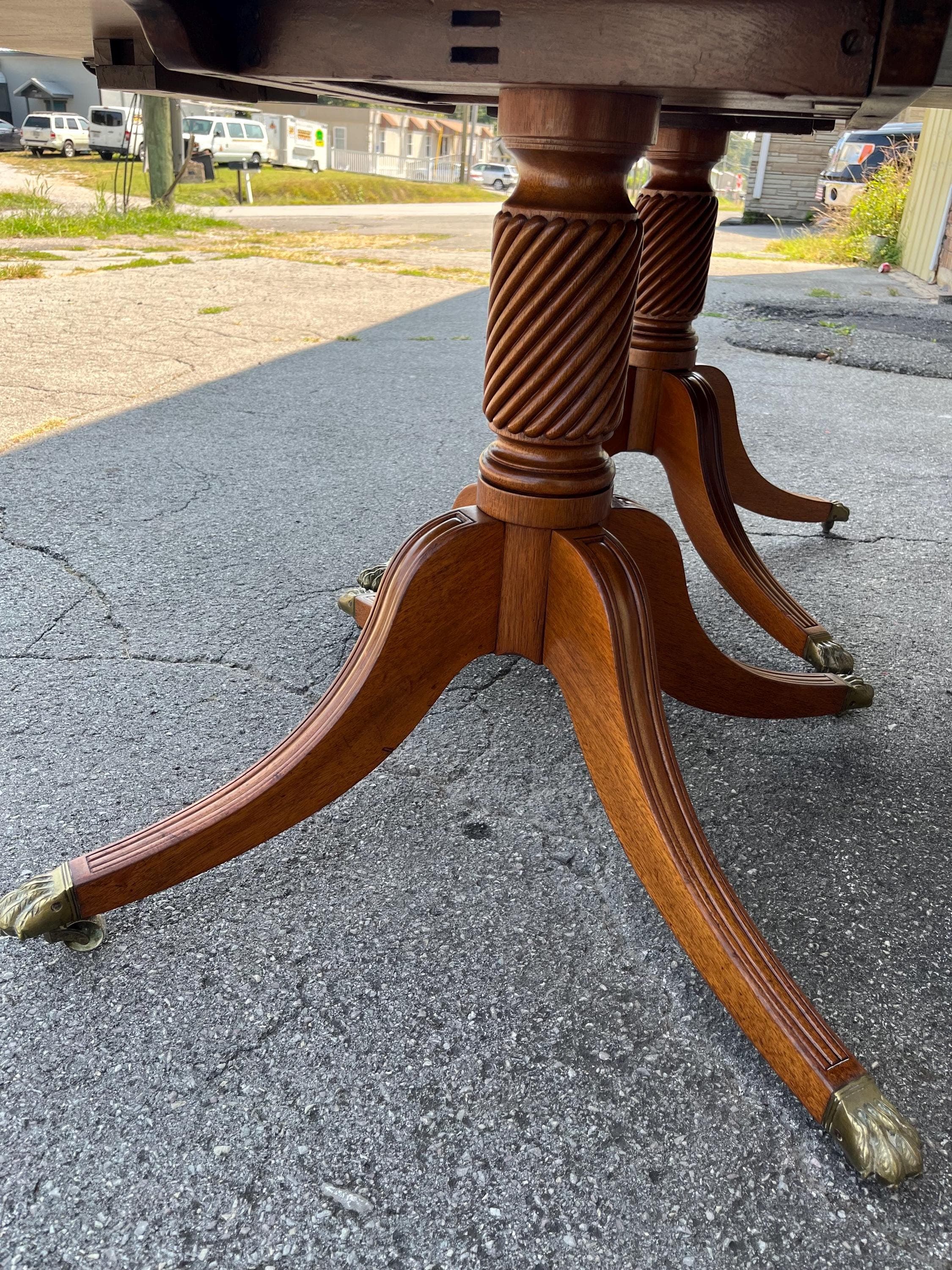 Double Pedestal Table - Thumbnail 13