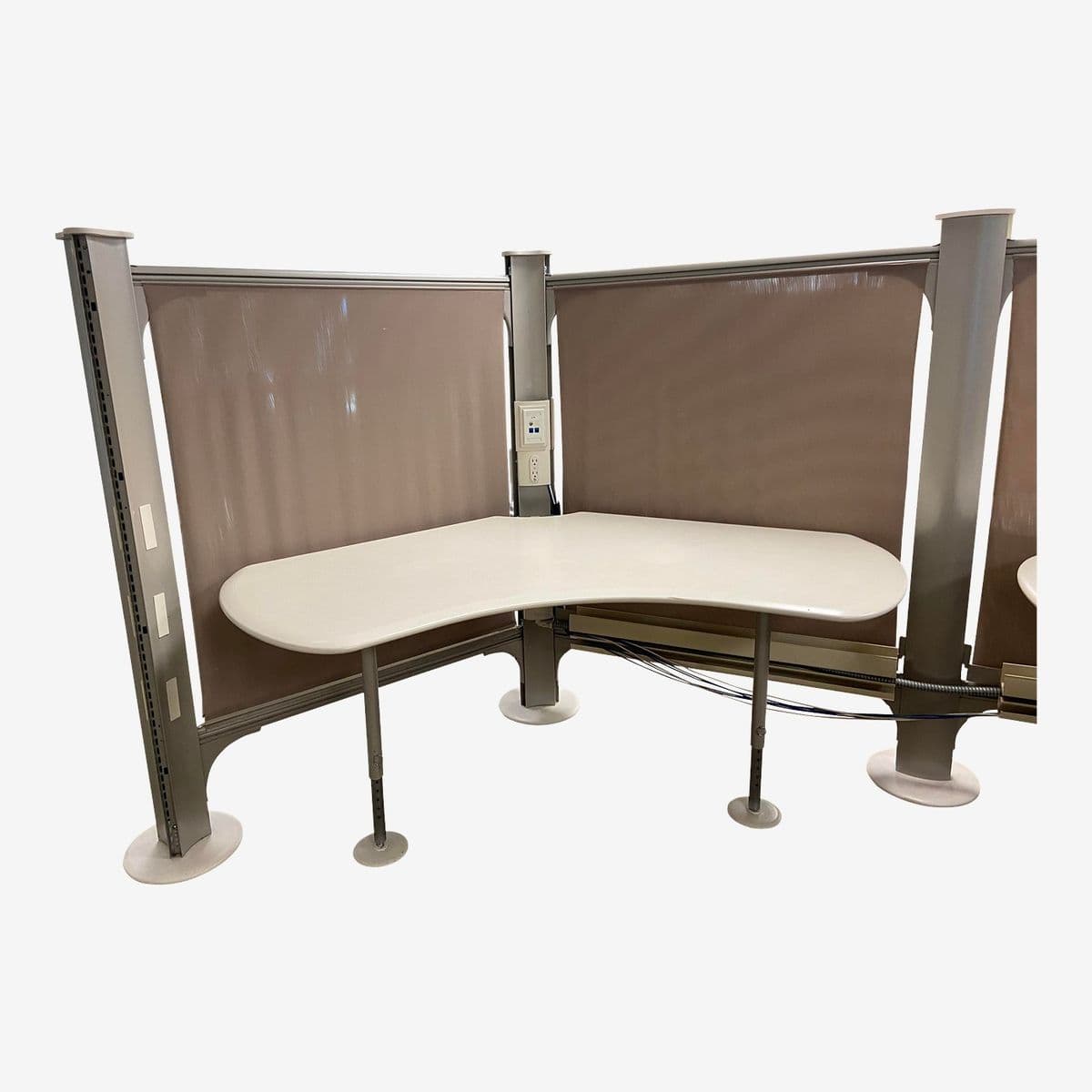 1990s Vintage Herman Miller Resolve Workstation - Image 1