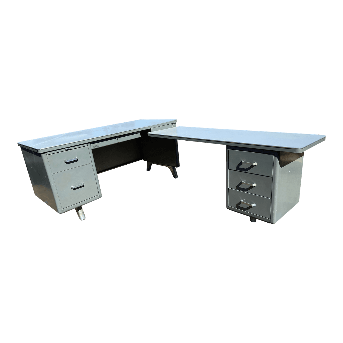 1960s Vintage w.h. Harper Inc.Co. Devon Mid Century Modern Metal Tanker Desk - Thumbnail 2