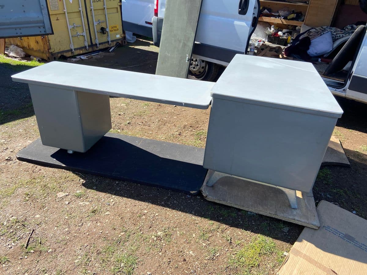 1960s Vintage w.h. Harper Inc.Co. Devon Mid Century Modern Metal Tanker Desk - Thumbnail 8