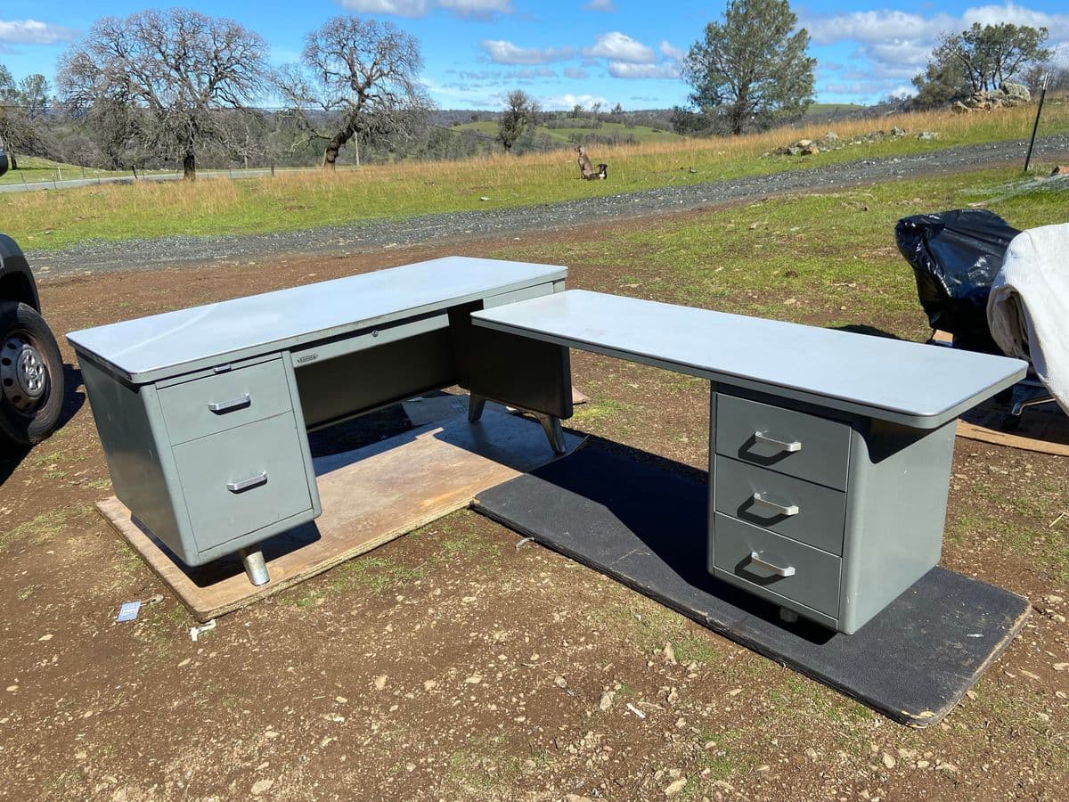 1960s Vintage w.h. Harper Inc.Co. Devon Mid Century Modern Metal Tanker Desk - Thumbnail 9