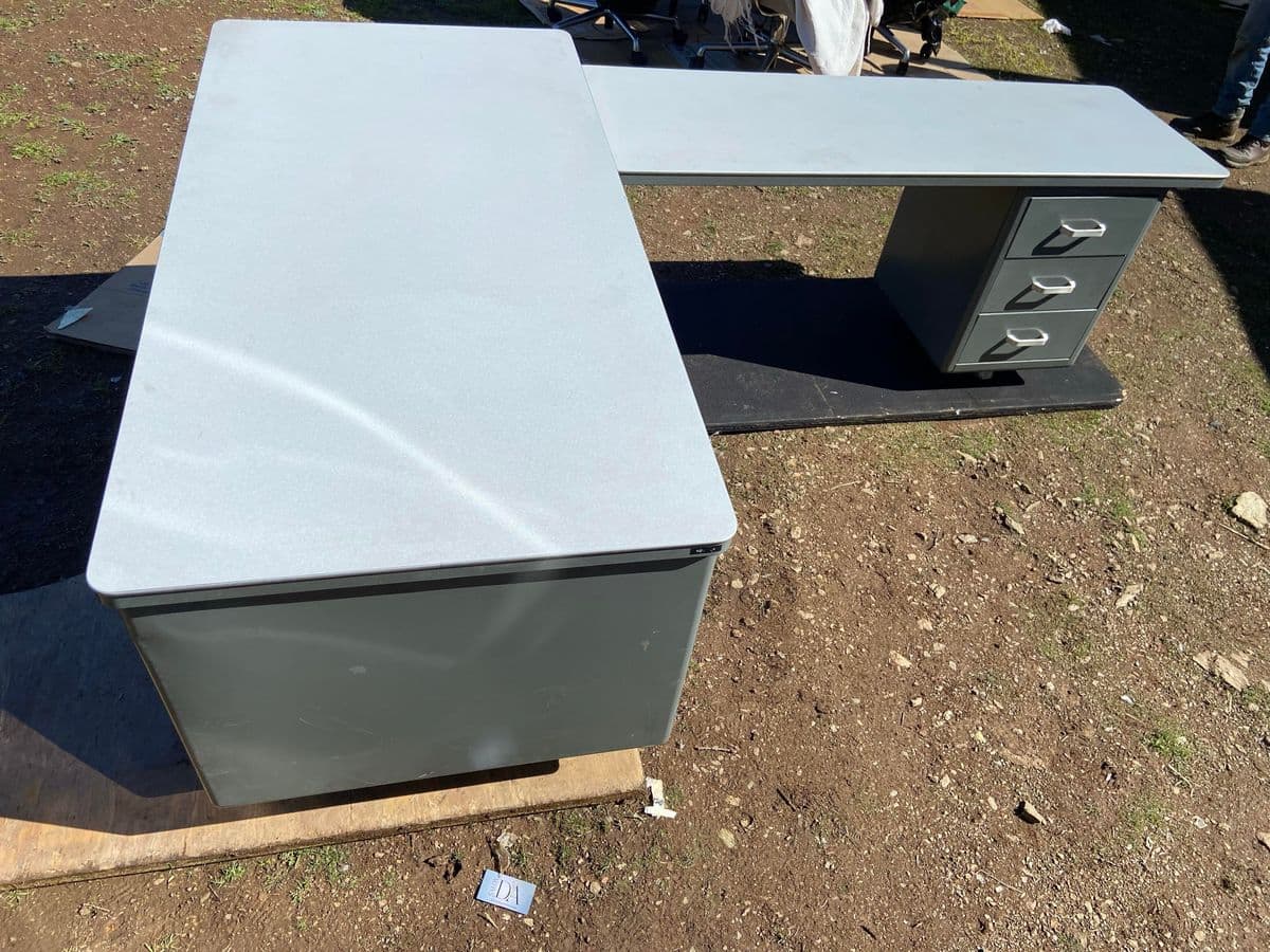 1960s Vintage w.h. Harper Inc.Co. Devon Mid Century Modern Metal Tanker Desk - Thumbnail 12