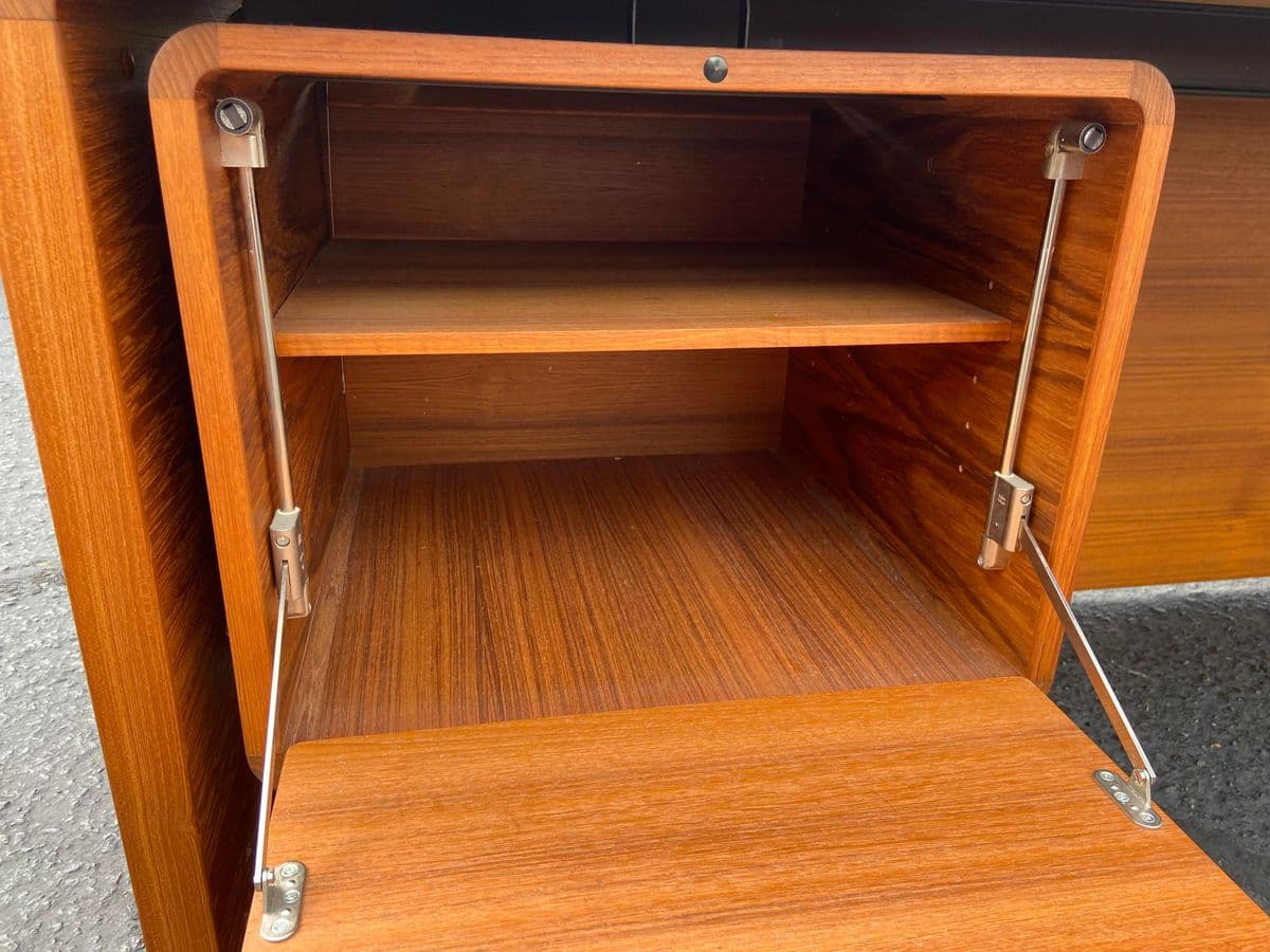 1990s Vintage Mid Century Modern Credenza - Thumbnail 10