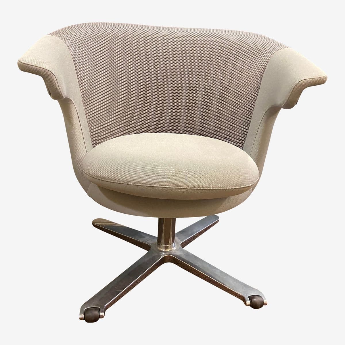 2000s I2i Steelcase Lounge Chair - Image 1