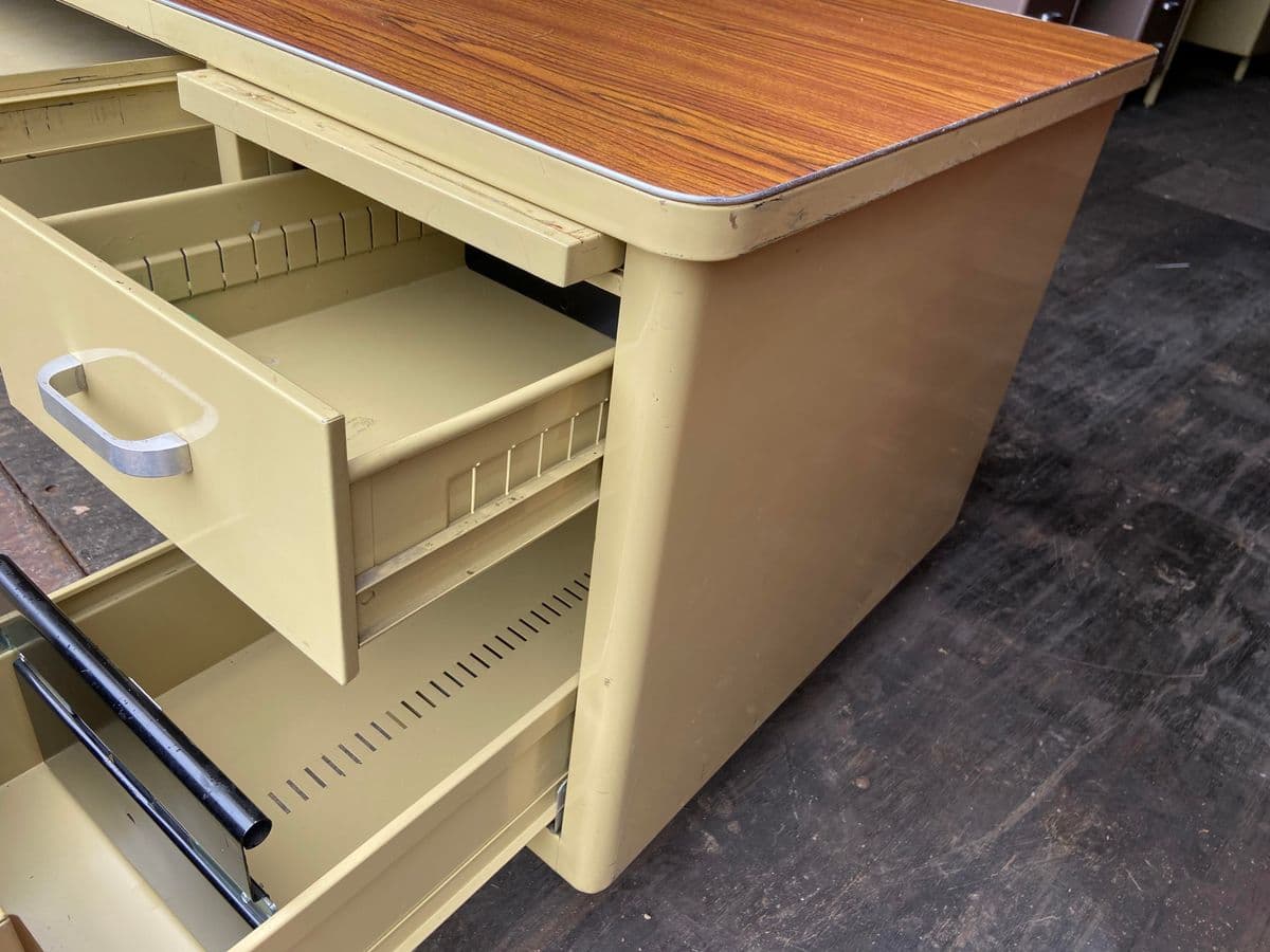 1970s Vintage Mid Century Modern Metal Tanker Desk - Thumbnail 7
