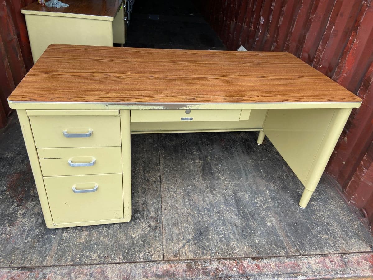 1980s McDowell and Craig Vintage Tanker Desk - Thumbnail 13
