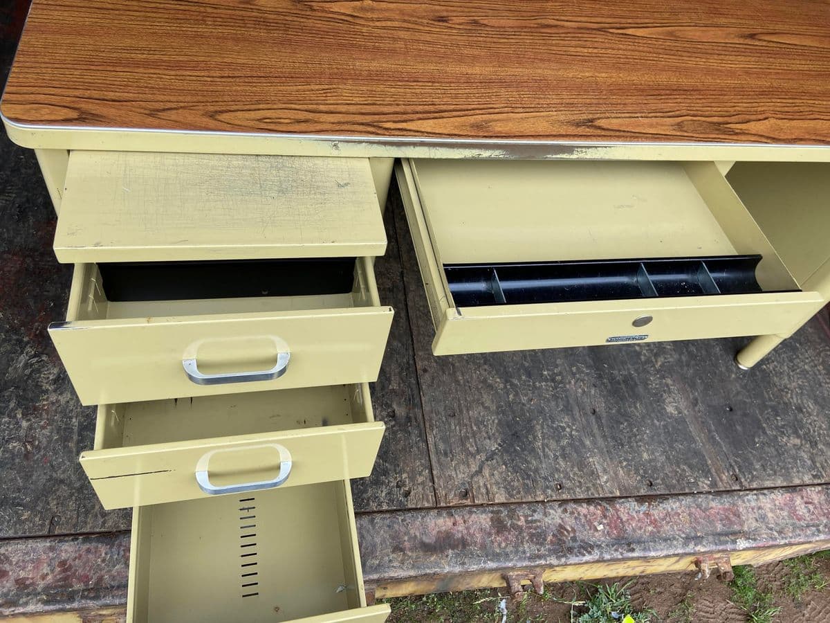 1980s McDowell and Craig Vintage Tanker Desk - Thumbnail 11