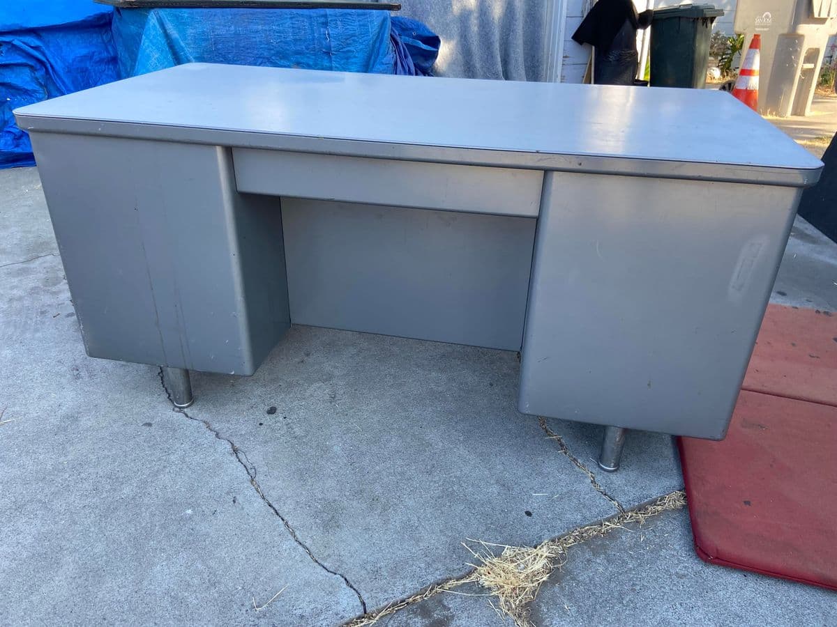 1970s Steelcase Vintage Mid Century Modern Metal Tanker Desk - Thumbnail 8