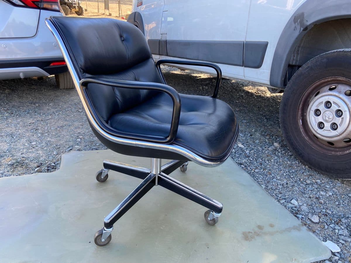 1980s Charles Pollock for Knoll Attributed Leather Executive Swivel Desk Chair - Thumbnail 3