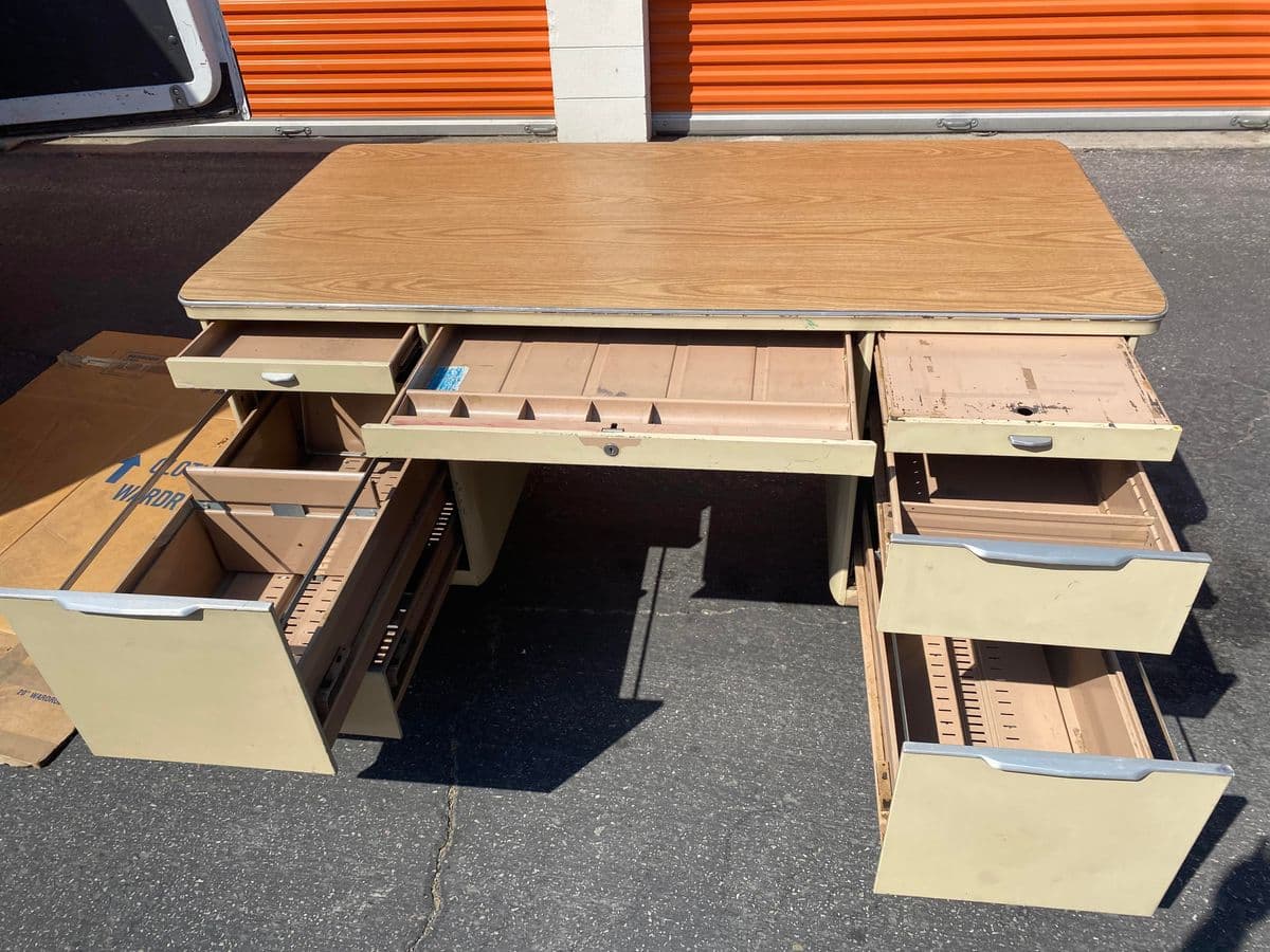 1950s Vintage General Fireproofing Vintage Metal Tanker Desk - Thumbnail 5