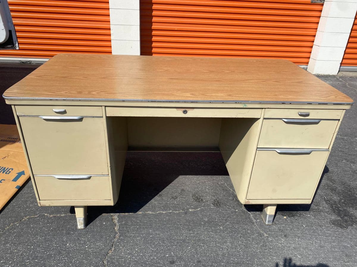 1950s Vintage General Fireproofing Vintage Metal Tanker Desk - Thumbnail 4