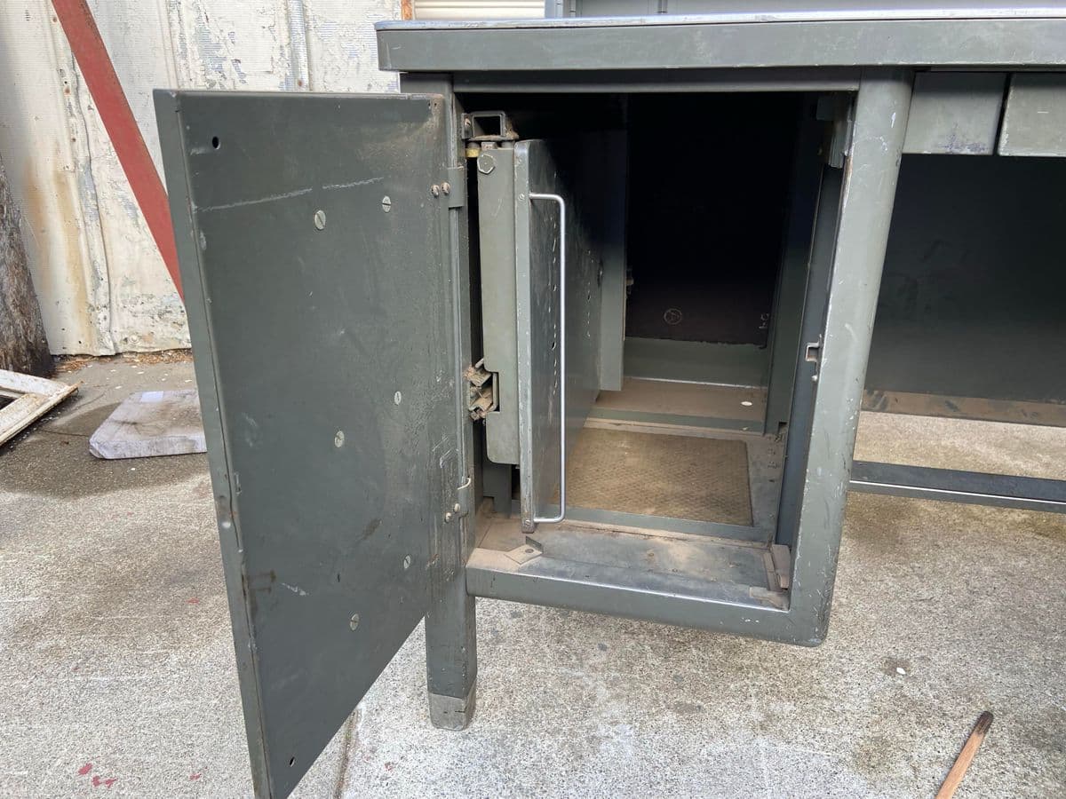 1940s Vintage Mid Century Modern Metal Tanker Desk - Thumbnail 8