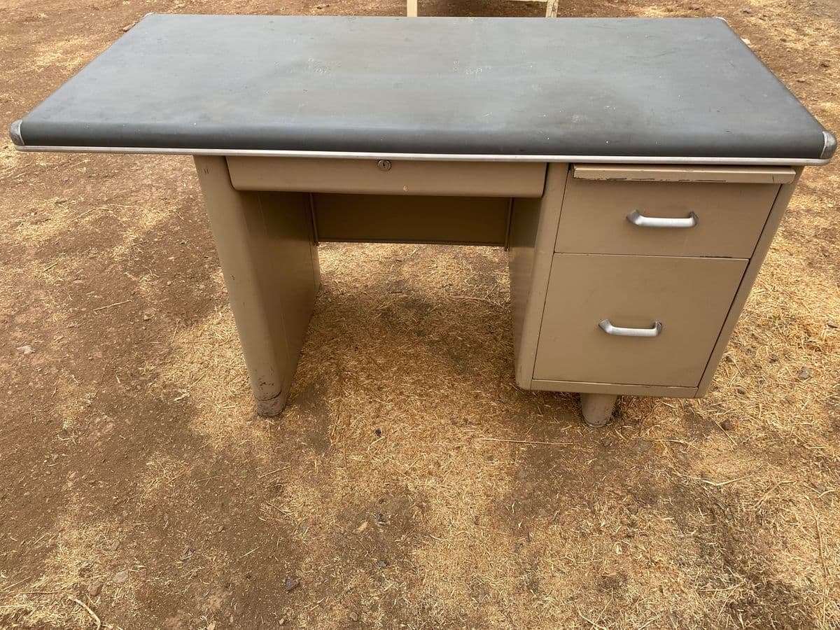 Mid 20th Century Metal Tanker Desk - Thumbnail 10