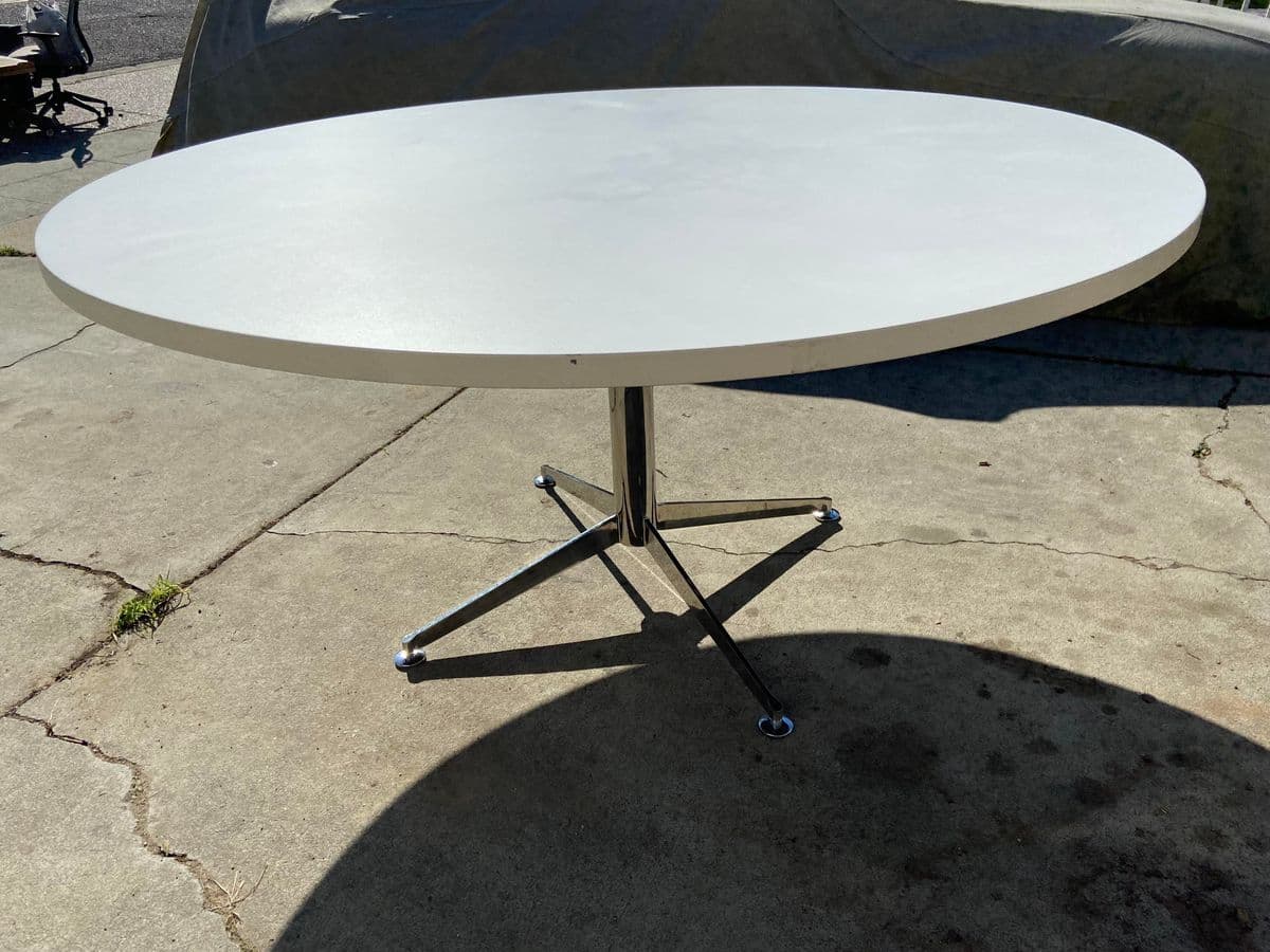 Chrome Oval Round Table - Thumbnail 6