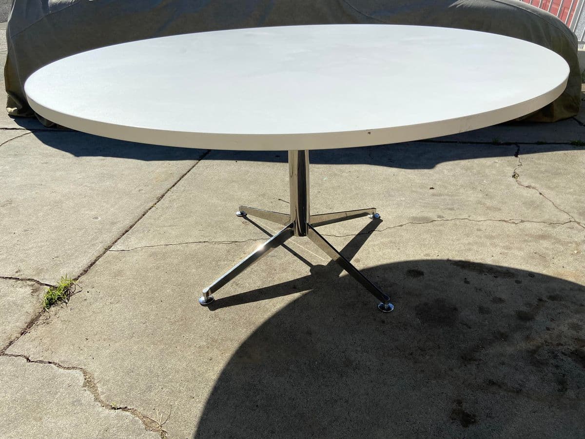 Chrome Oval Round Table - Thumbnail 7