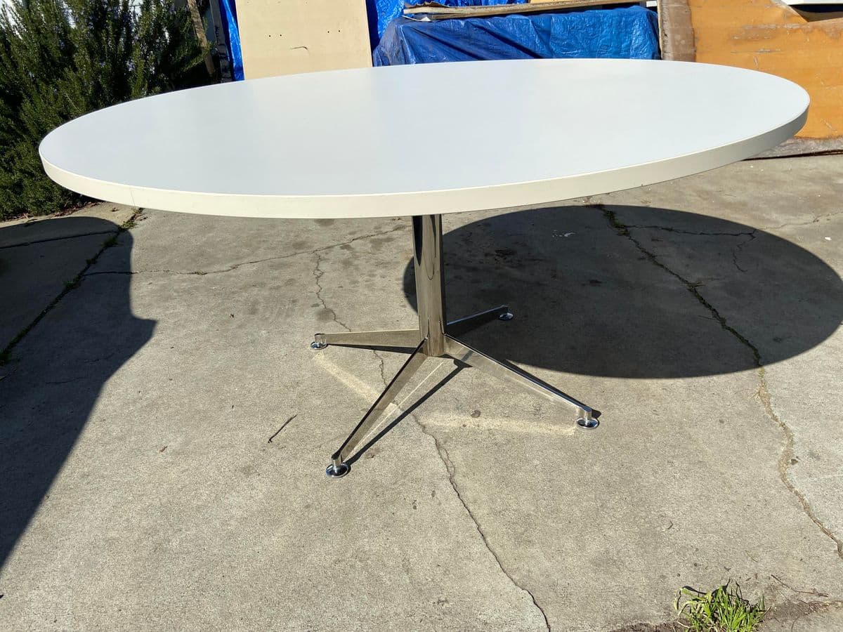 Chrome Oval Round Table - Thumbnail 10