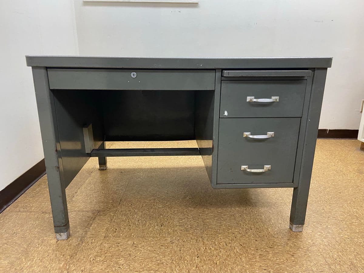 1940s Vintage Mid Century Modern Metal Tanker Desk - Thumbnail 4