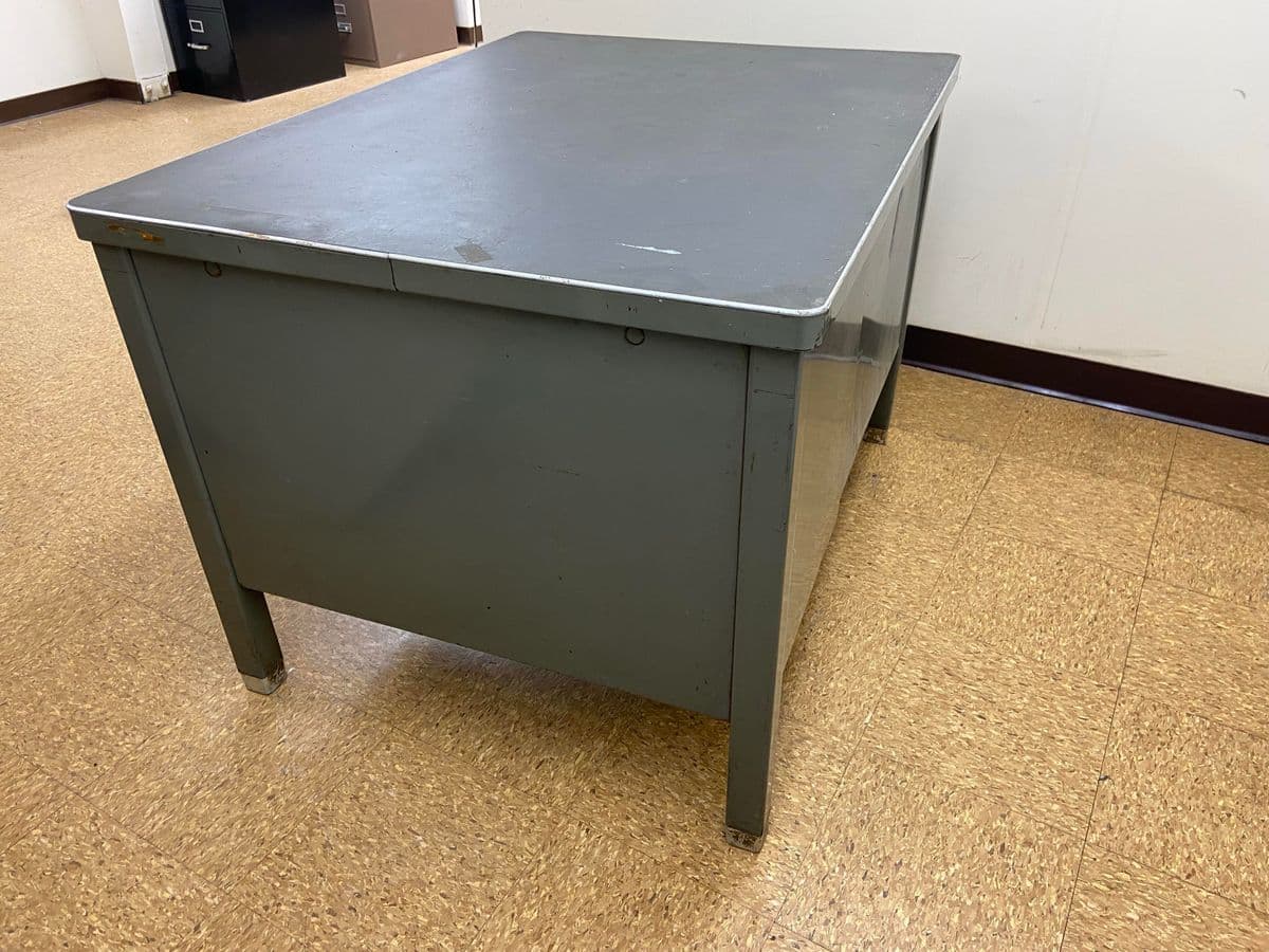 1940s Vintage Mid Century Modern Metal Tanker Desk - Thumbnail 11
