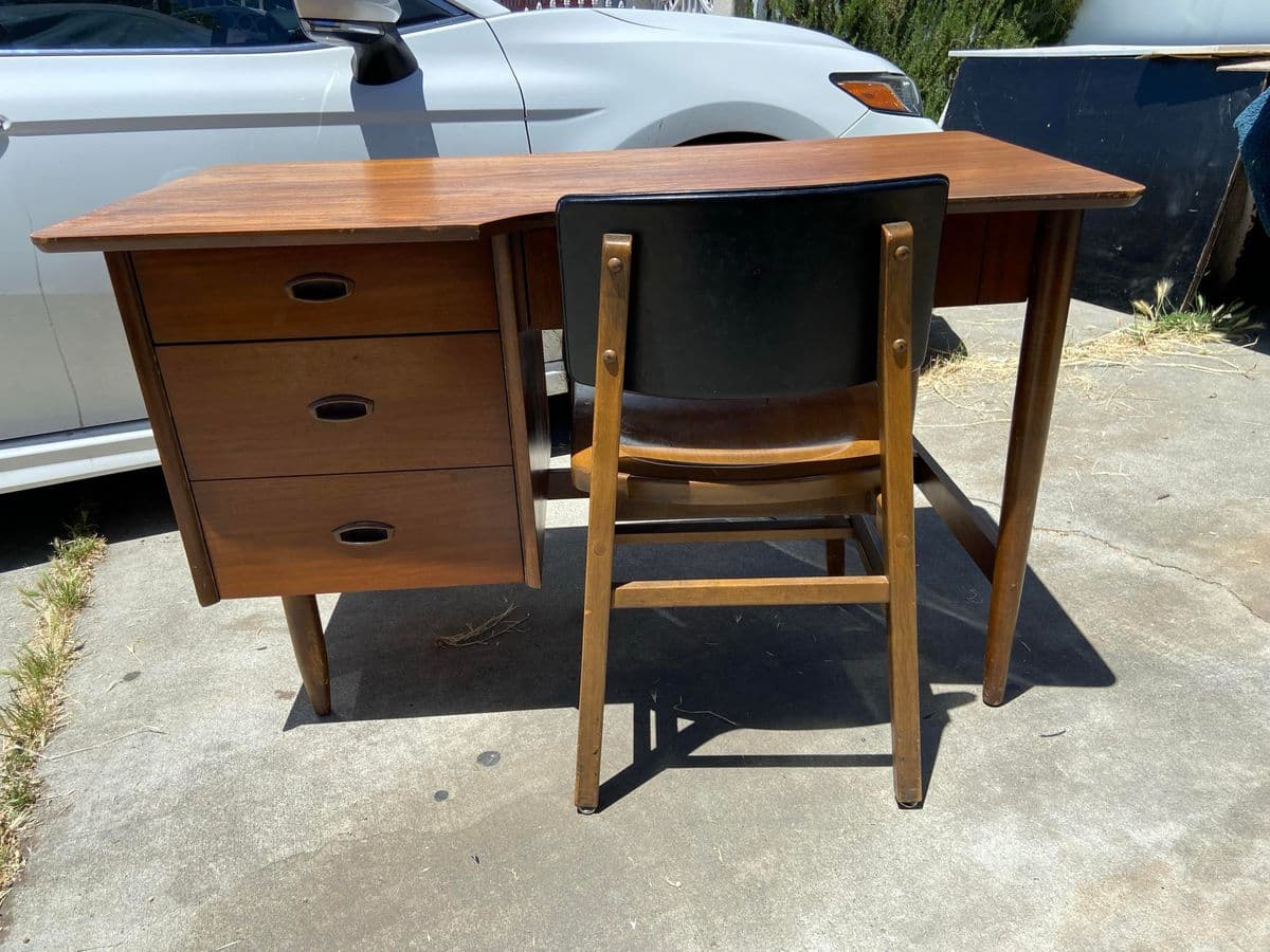 1970s Vintage Mid Century Modern Mainline by Hooker Desk Set and Chair - Thumbnail 3
