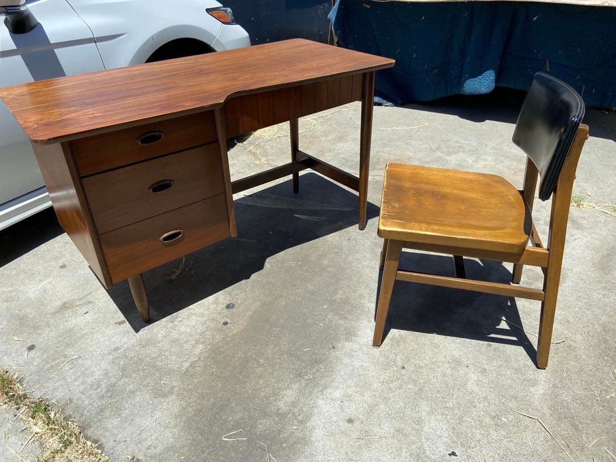 1970s Vintage Mid Century Modern Mainline by Hooker Desk Set and Chair - Thumbnail 11