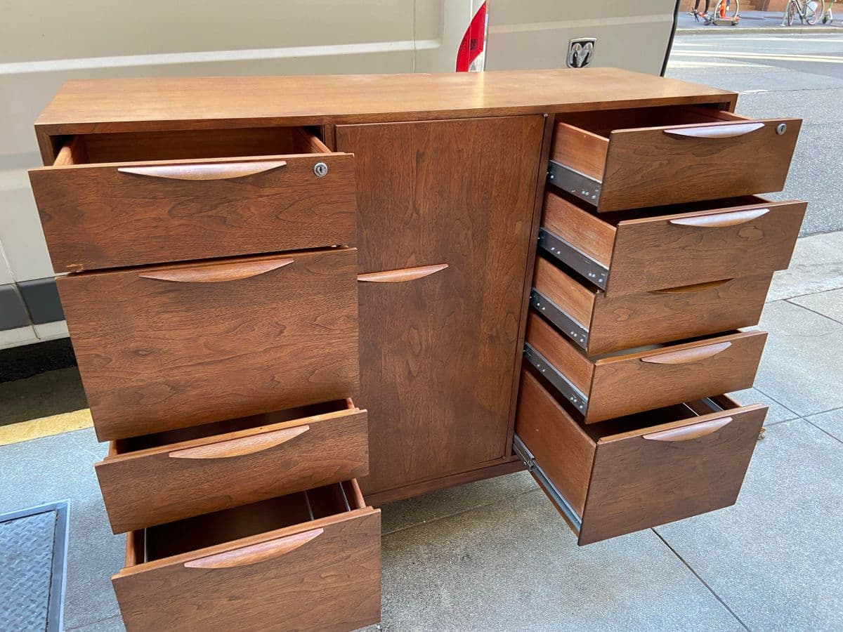 Jens Risom Vintage Mid Century Walnut Sideboard Credenza Unmarked - Thumbnail 7