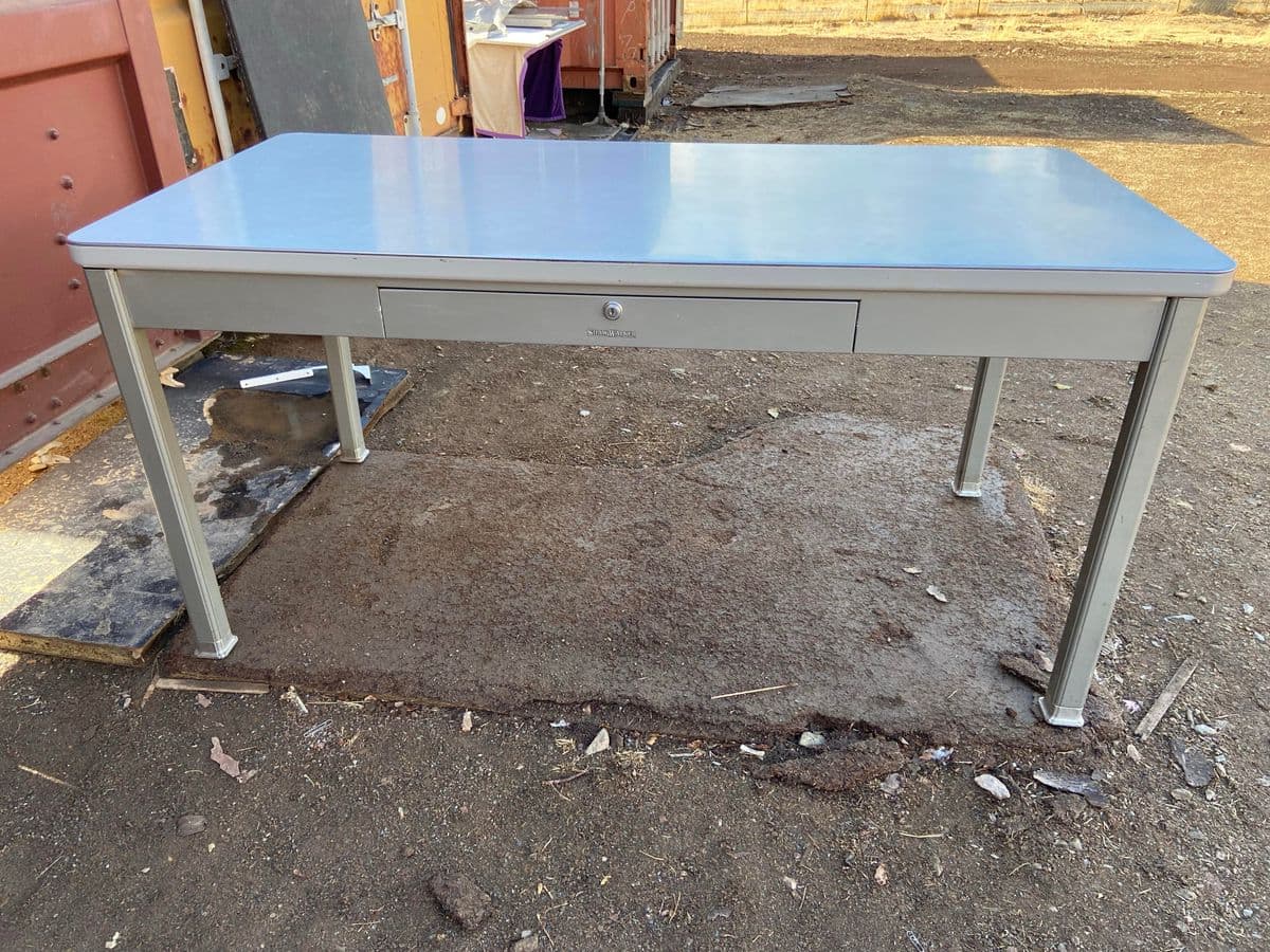 1970s Shaw Walker Vintage Mid Century Modern Metal Tanker Desk With Patina - Thumbnail 4