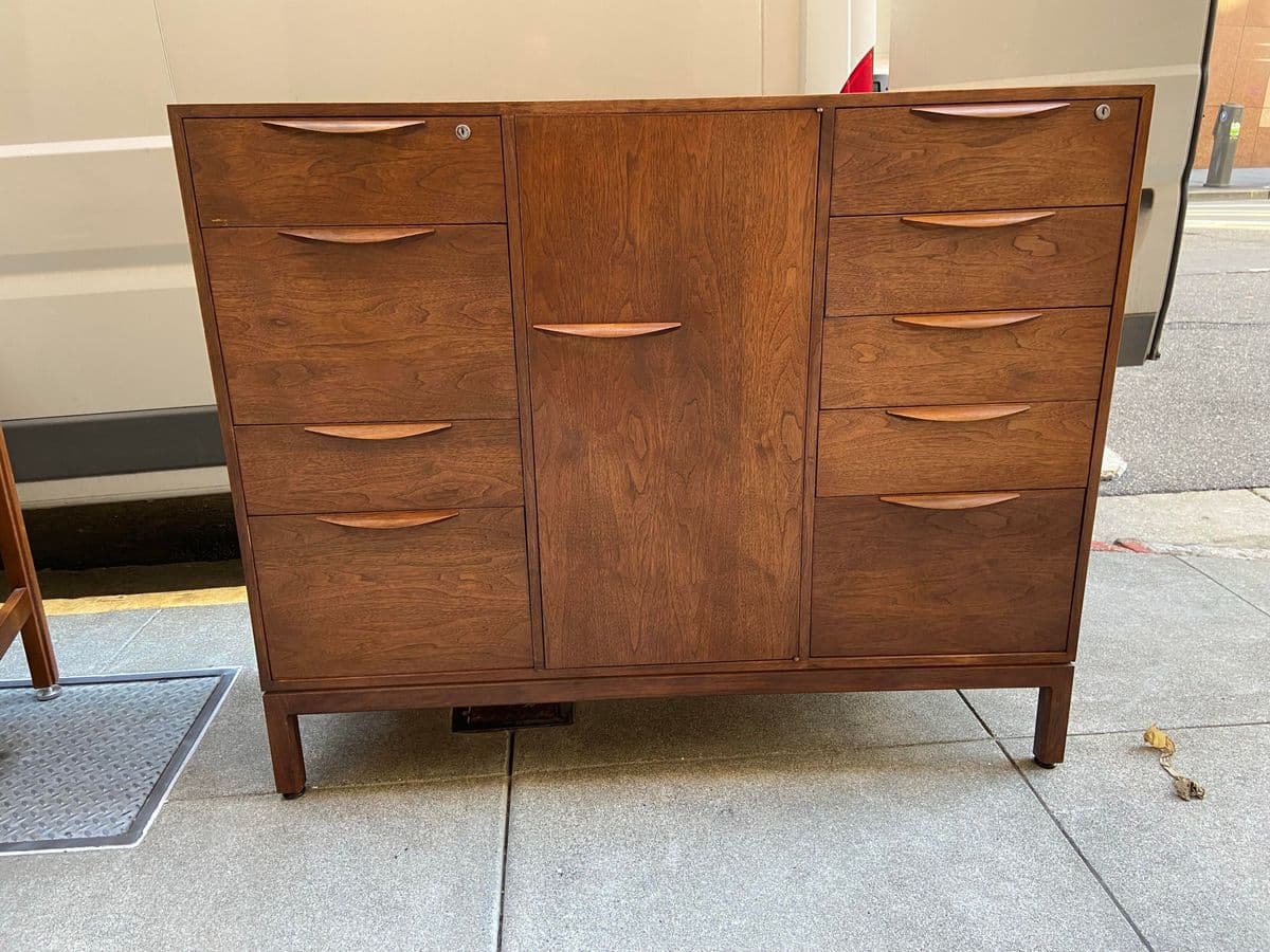 Jens Risom Vintage Mid Century Walnut Sideboard Credenza Unmarked - Thumbnail 10