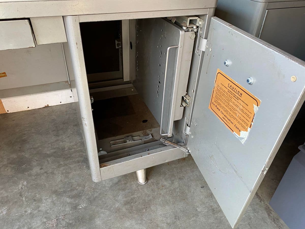 1960s Vintage Metal Tanker Desk With Typewriter Shelf - Thumbnail 3