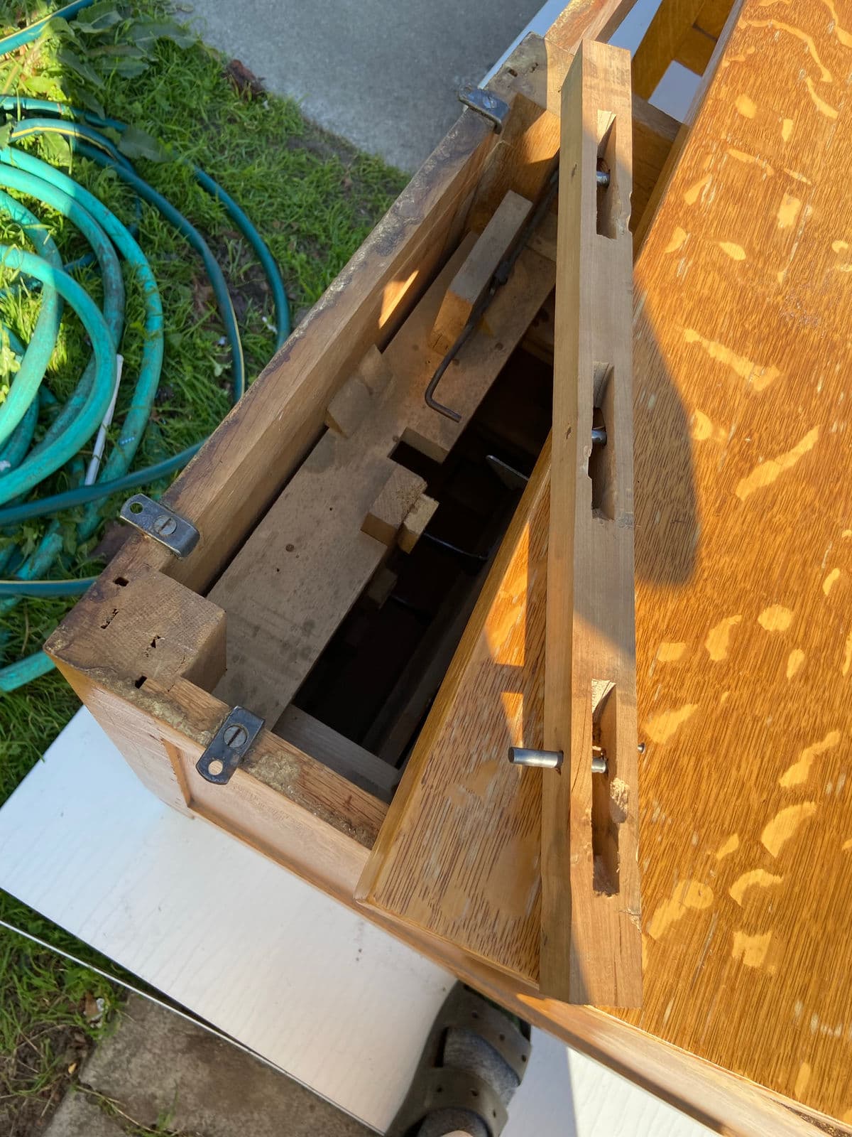 1920s Antique Quarter Sawn Executive Oak Writing Desk - Thumbnail 4