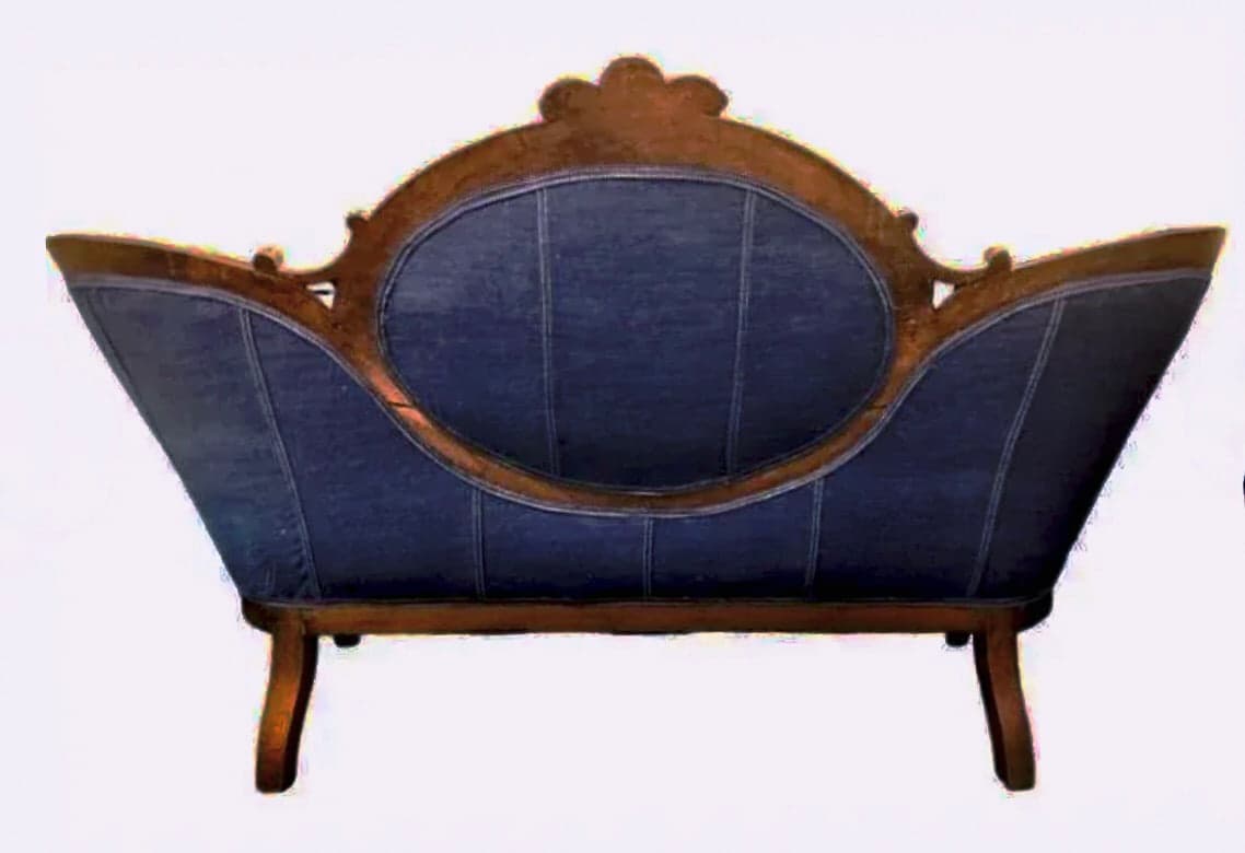 Mid 19th Century Walnut Sofa - Thumbnail 2