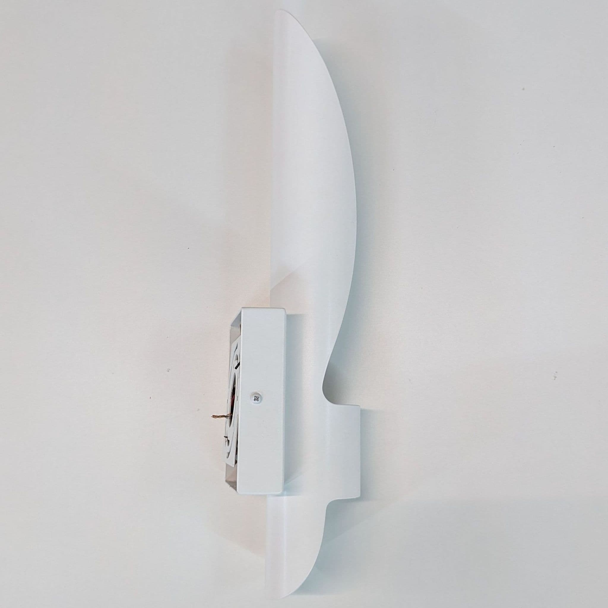 Sleek Modern White LED Wall Sconce Light Fixture - Thumbnail 4