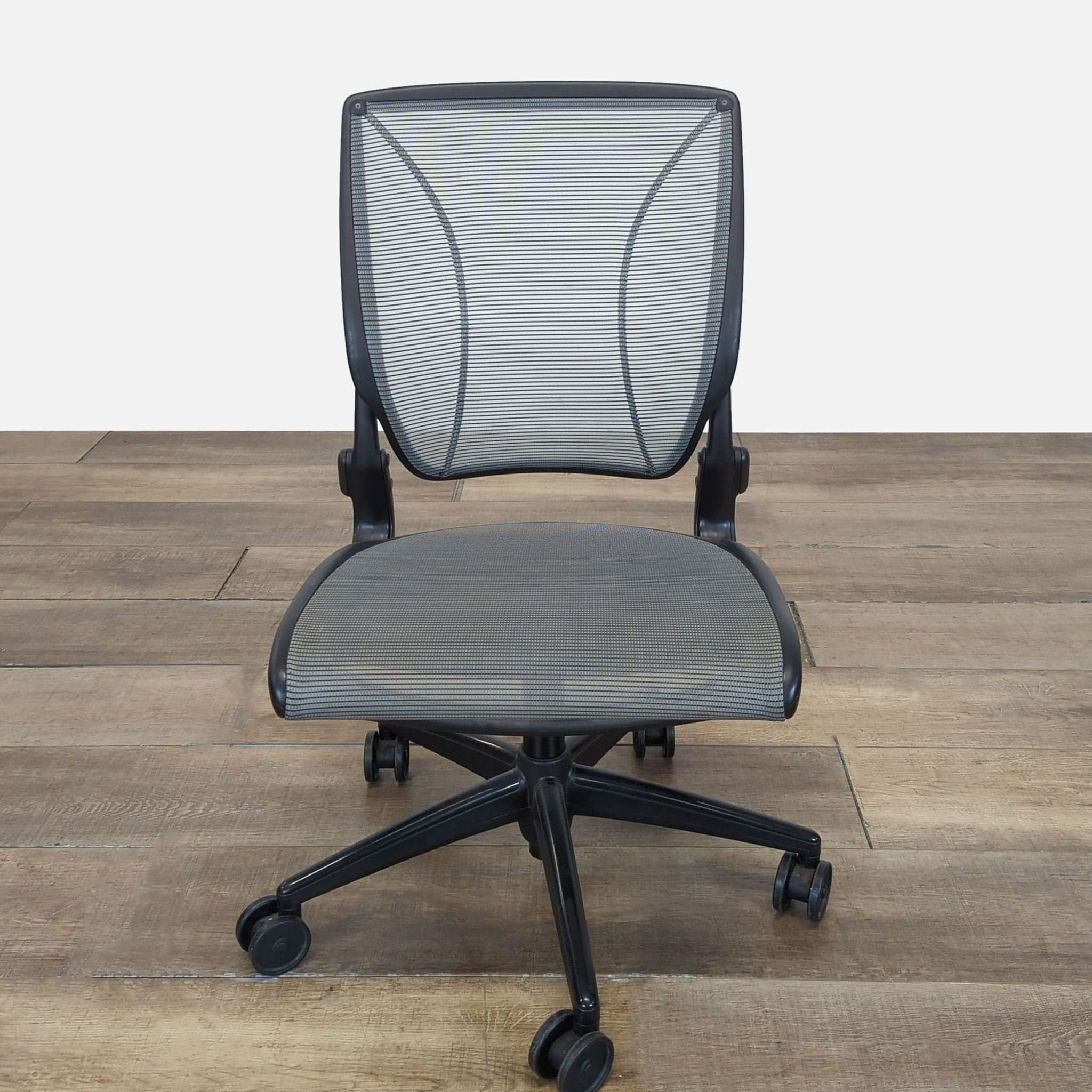 Human scale Different World Task Chair - Image 1