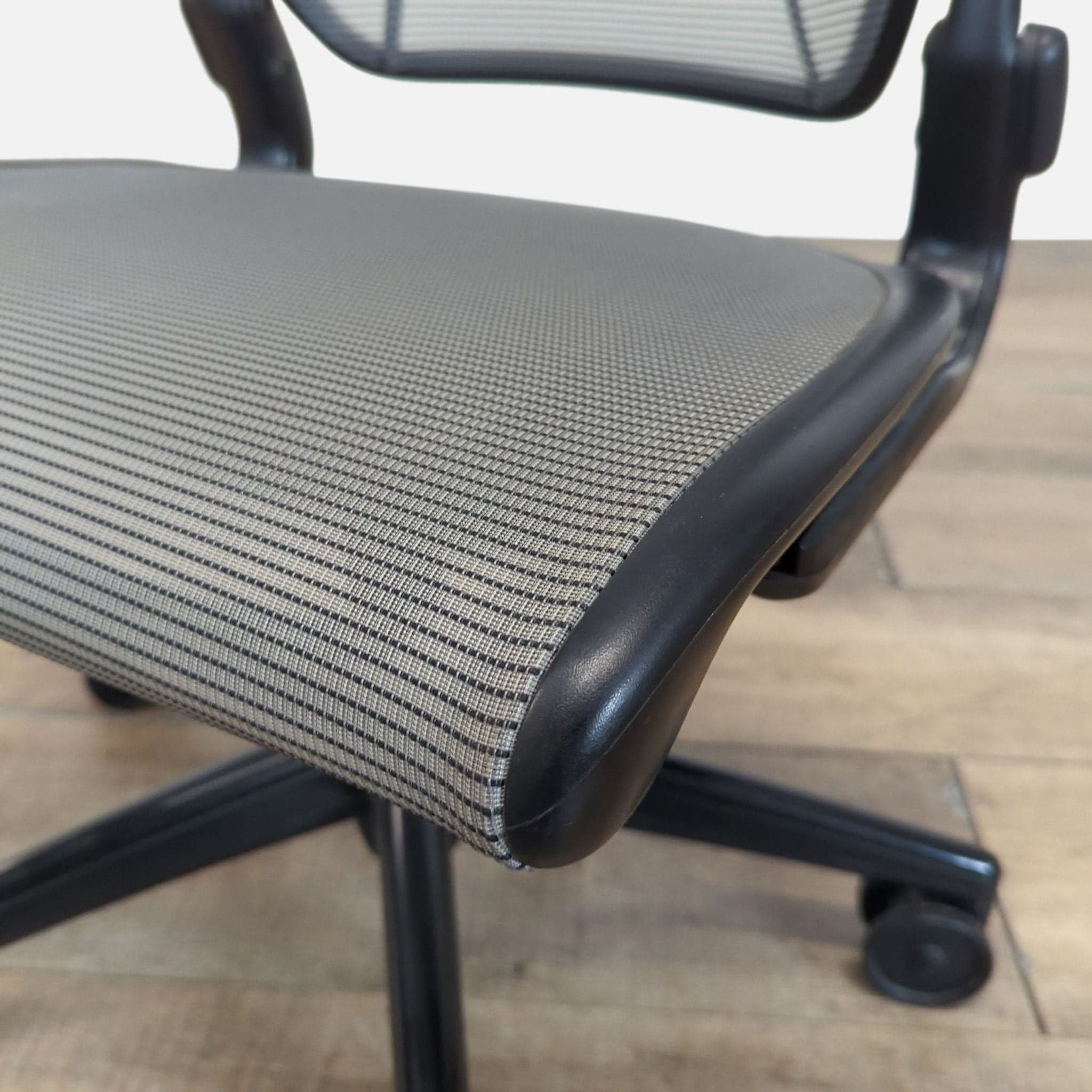 Human scale Different World Task Chair - Thumbnail 4