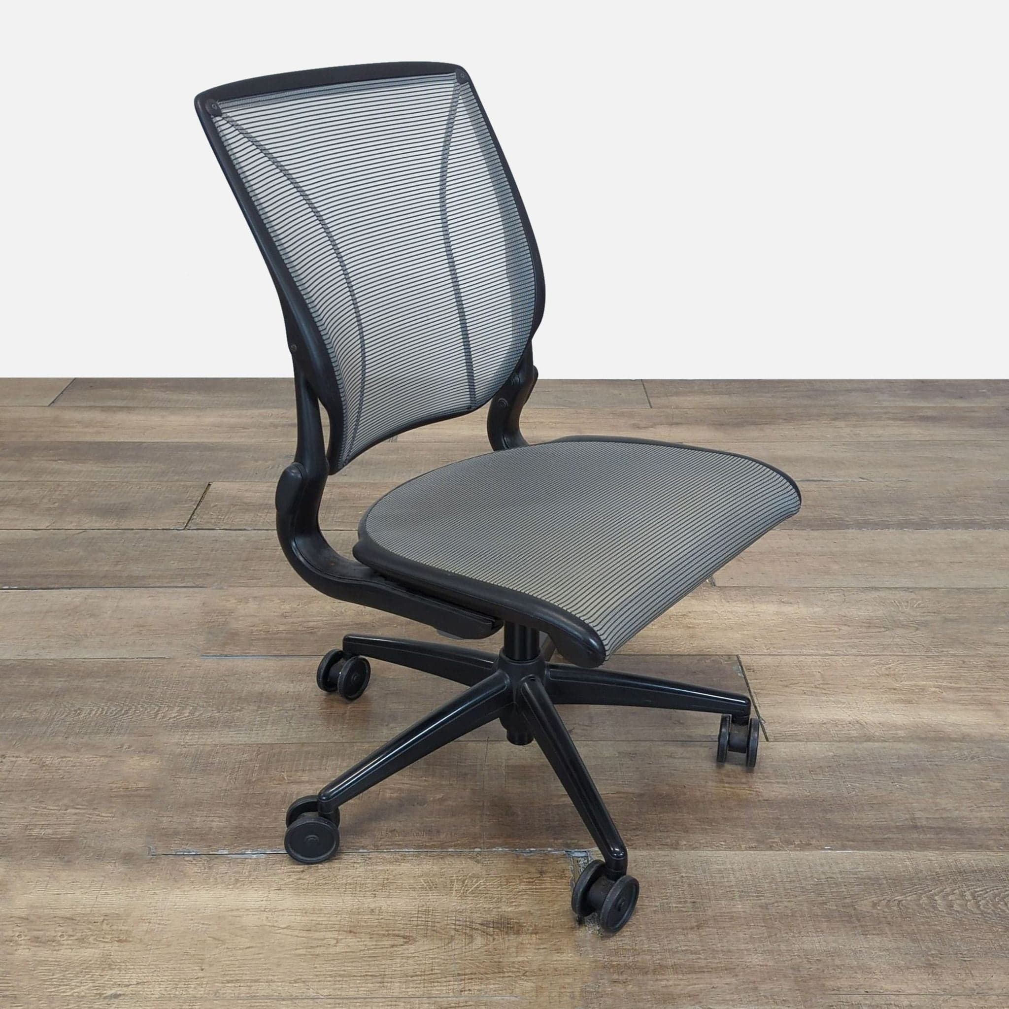 Human scale Different World Task Chair - Thumbnail 2