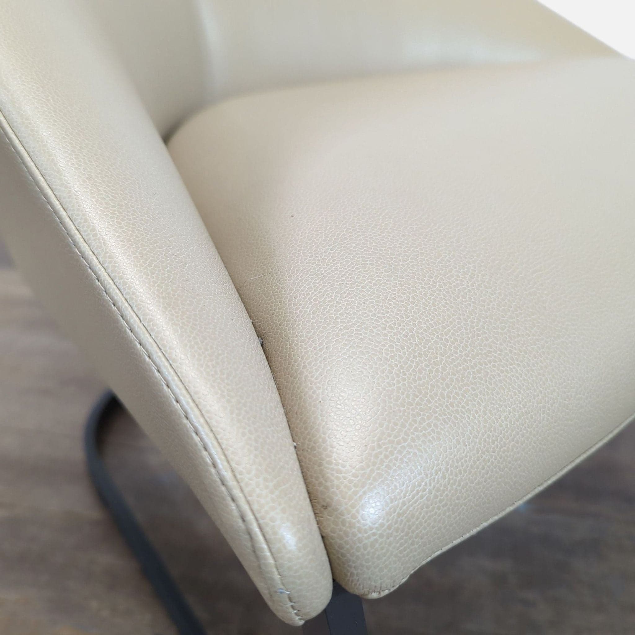 Arper Colina M Chair with Sled Base - Thumbnail 4